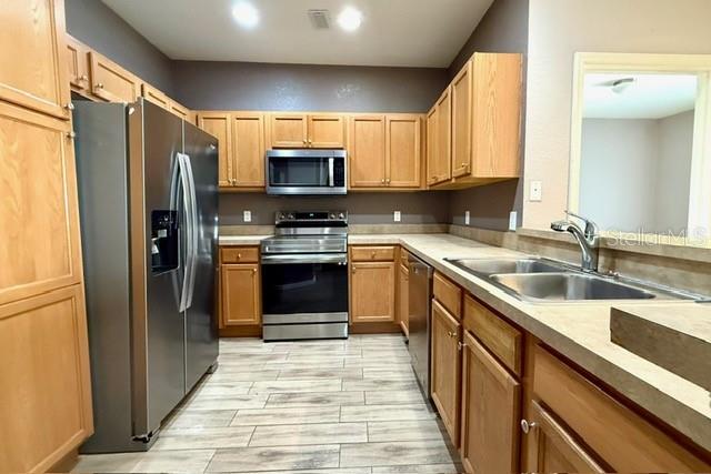 Image 4 of 21 For 2604 Grand Central Parkway 10