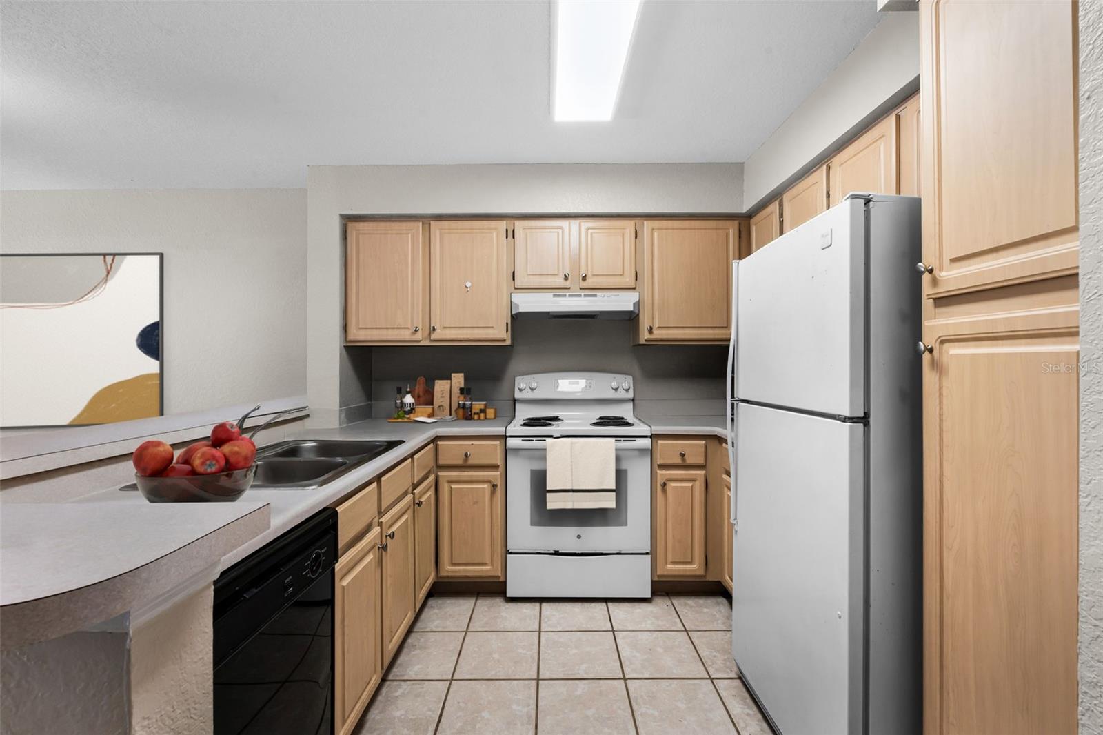 Image 4 of 28 For 13839 Fairway Island Drive 1116