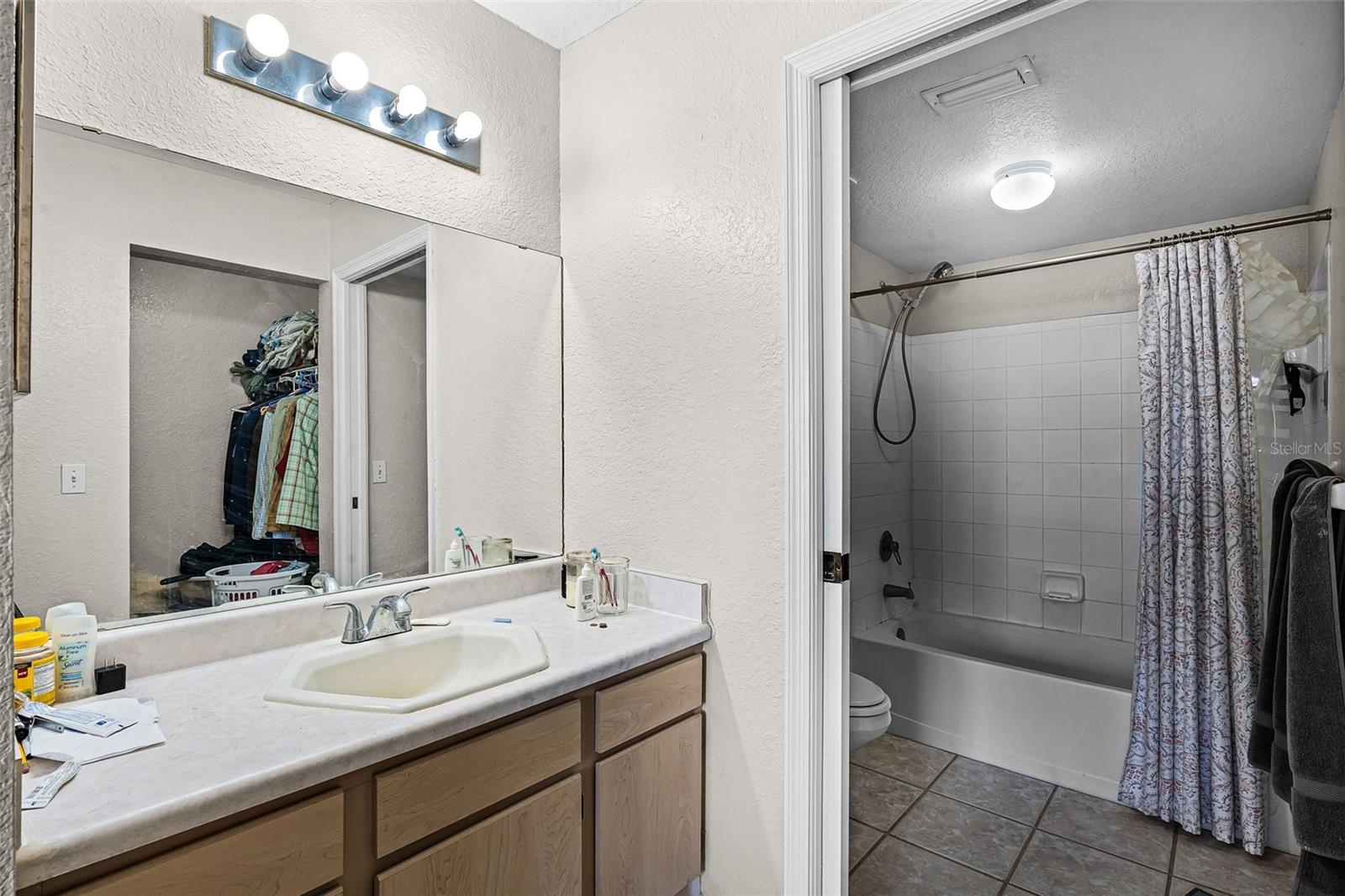 Image 9 of 28 For 13839 Fairway Island Drive 1116