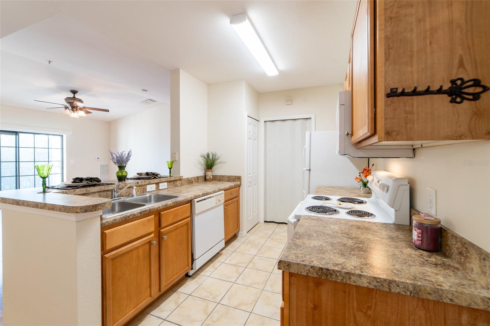 Image 6 of 39 For 5550 Michigan Street 3309