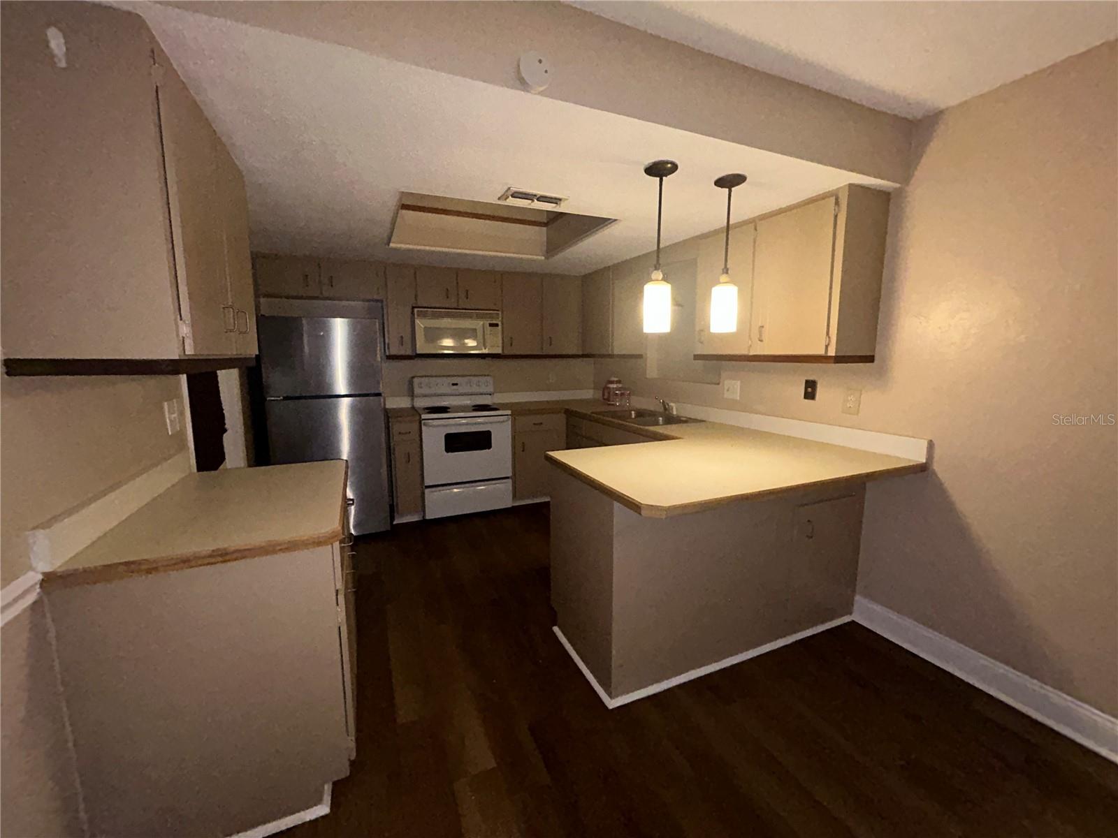 Image 2 of 3 For 400 Plumosa Avenue