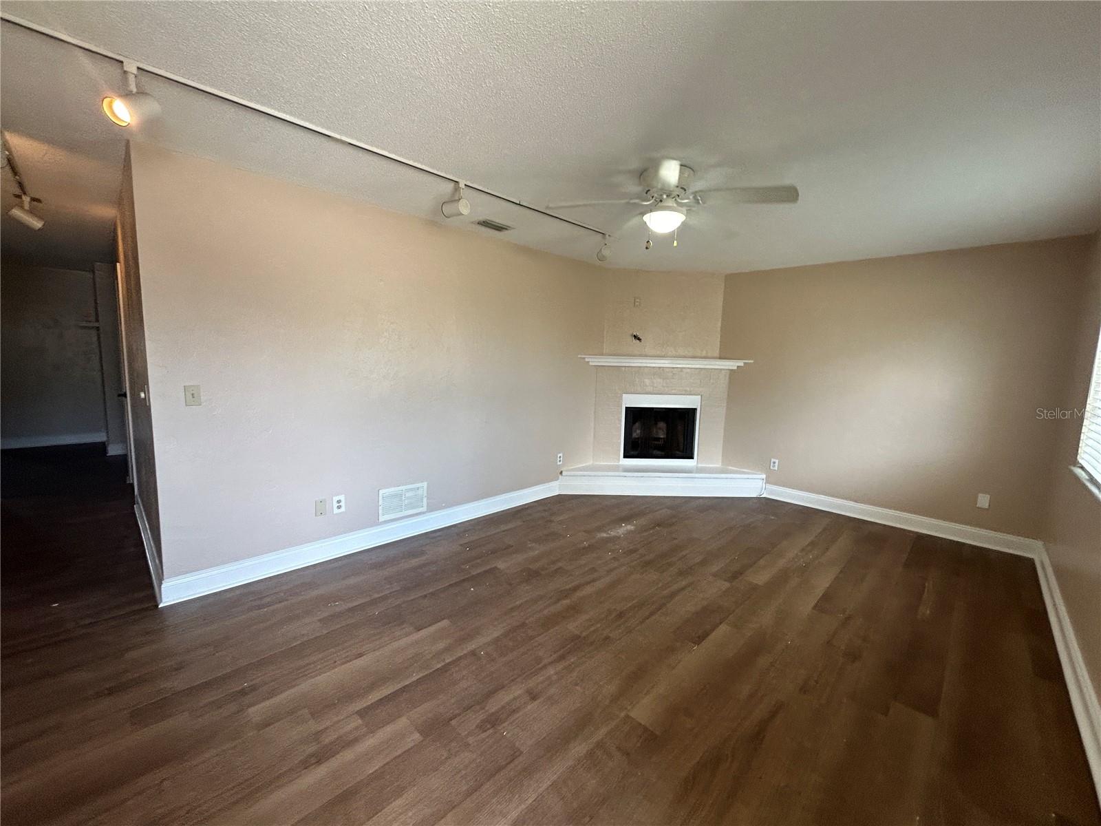 Image 3 of 3 For 400 Plumosa Avenue
