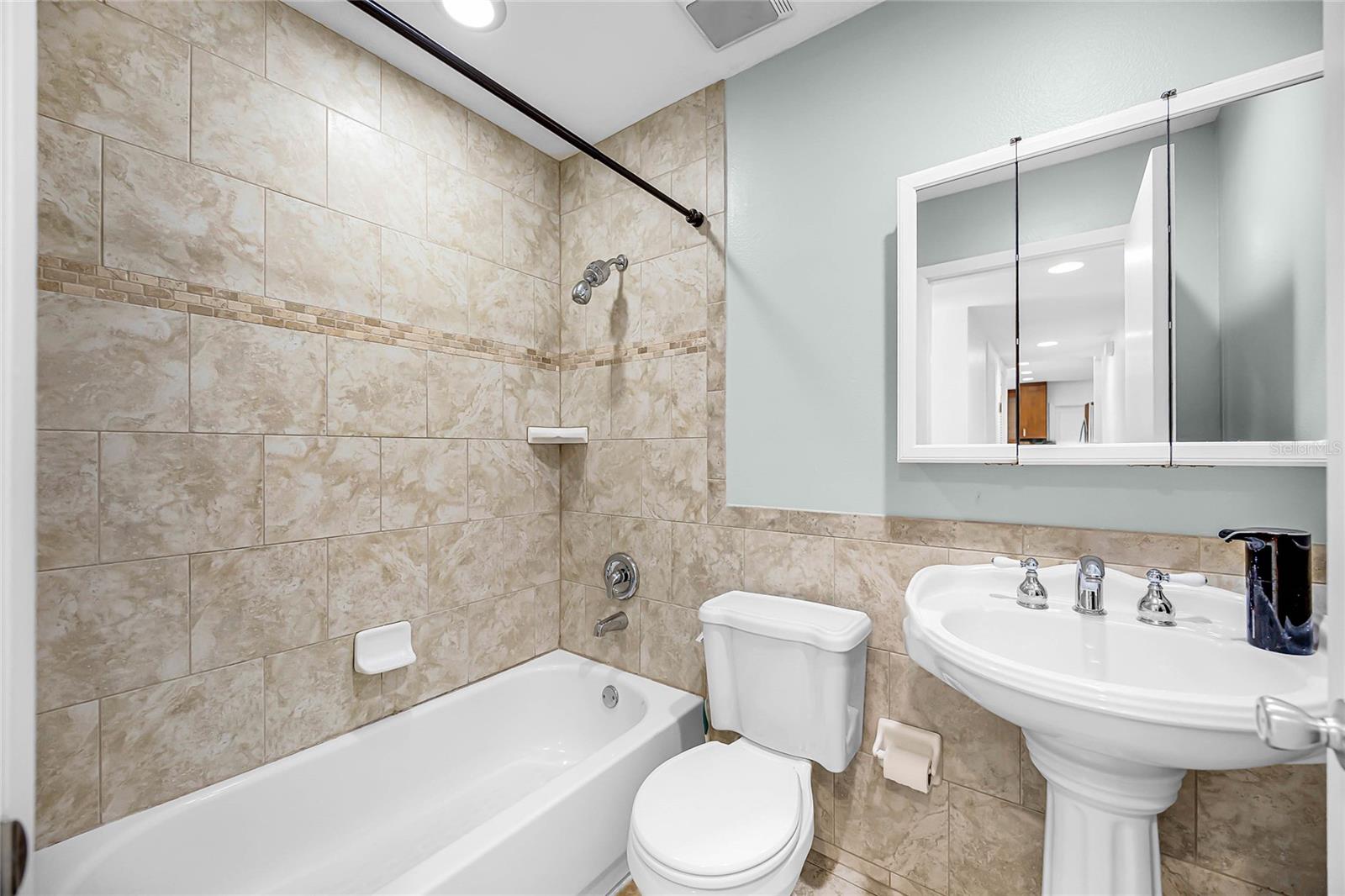 Image 14 of 18 For 1231 Glastonberry Road