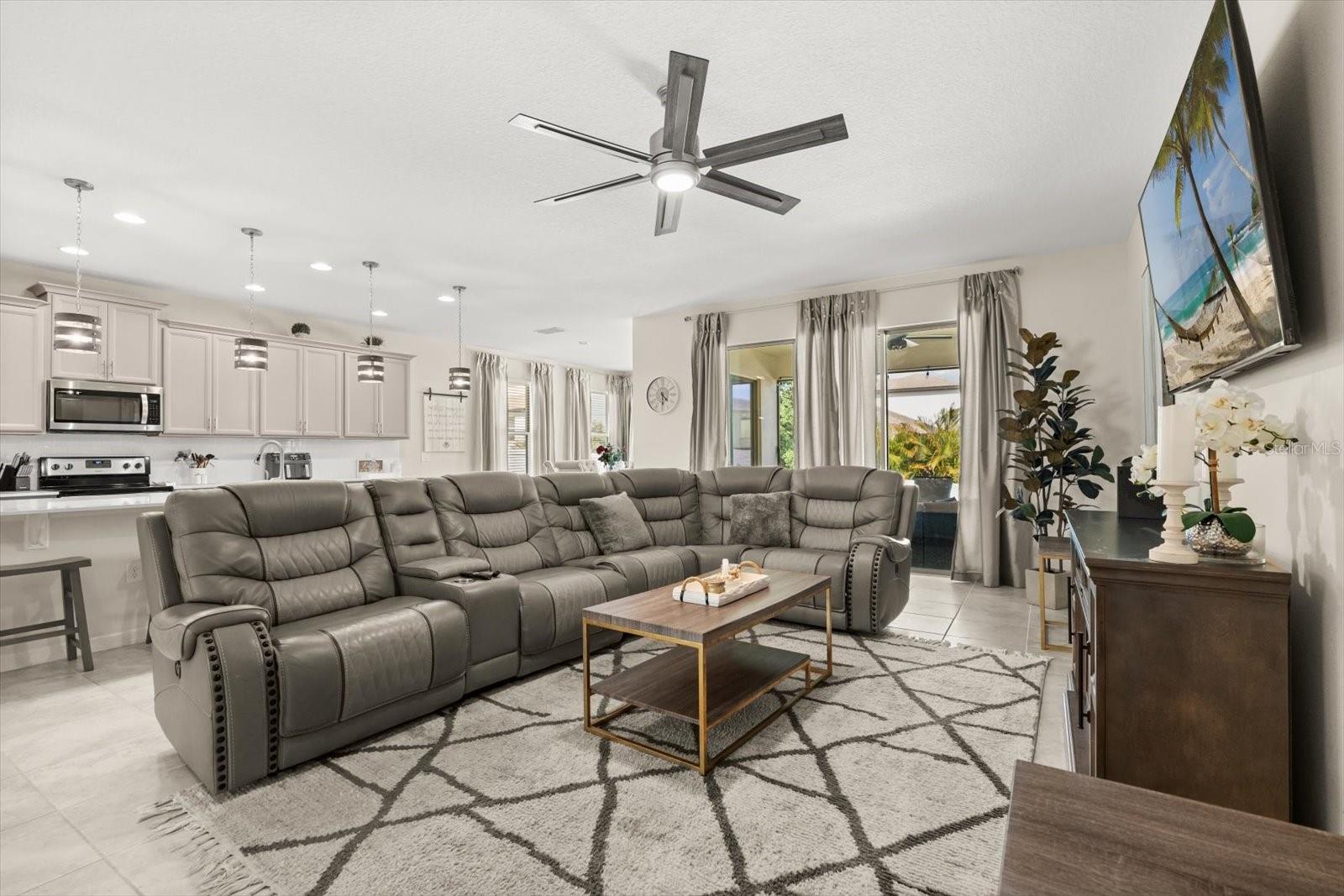 Image 11 of 43 For 889 Boxelder Avenue
