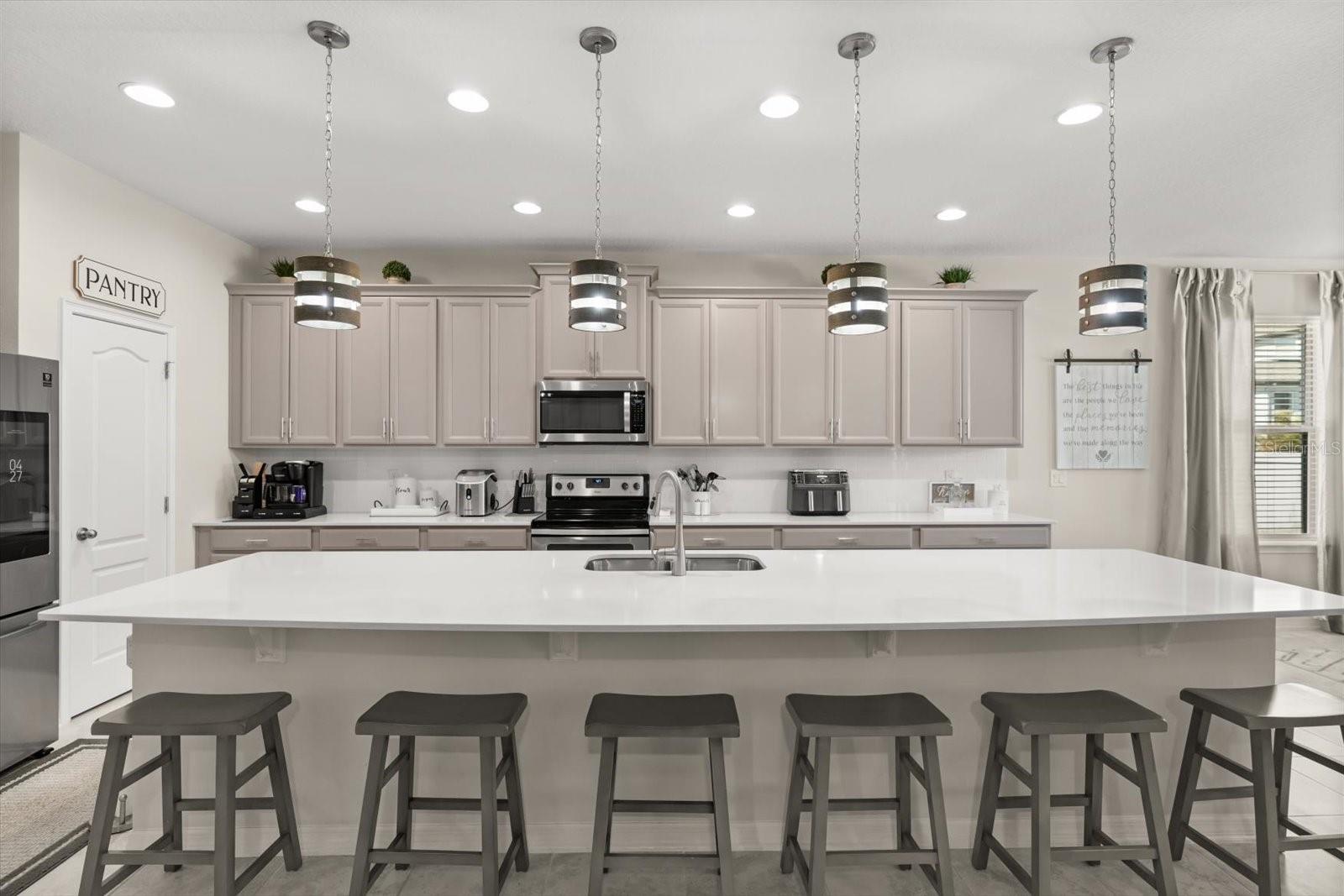 Image 12 of 43 For 889 Boxelder Avenue