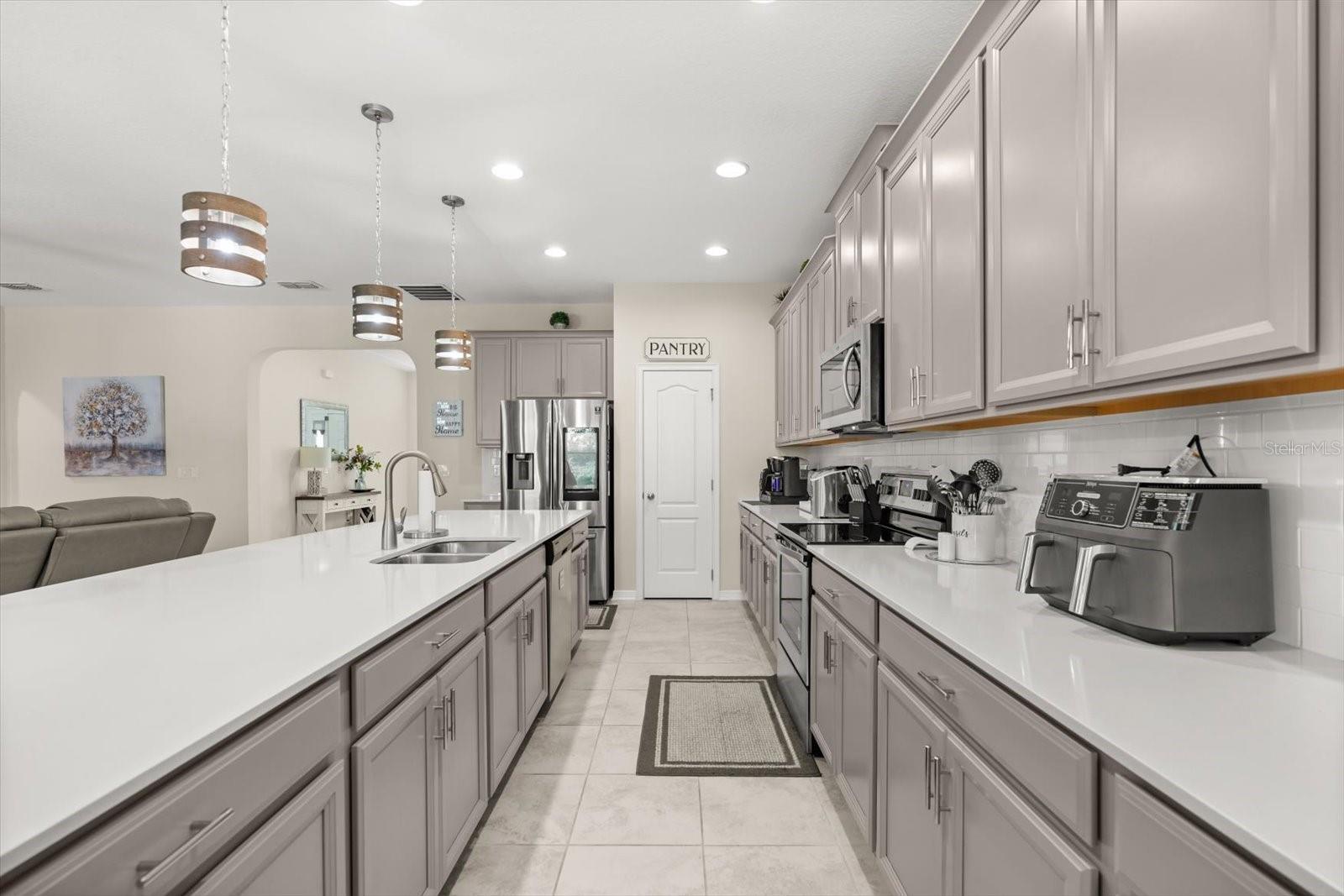 Image 13 of 43 For 889 Boxelder Avenue