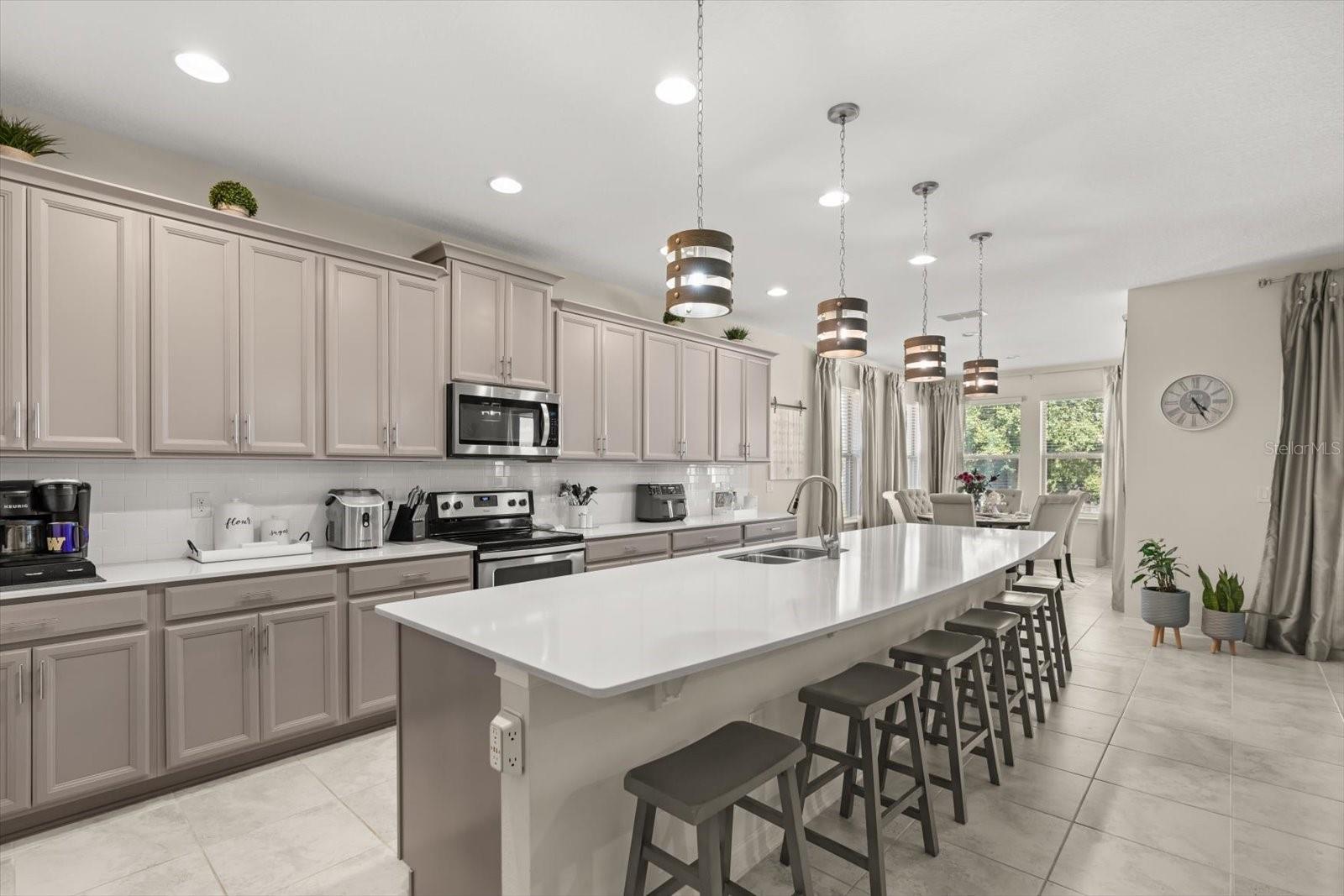 Image 14 of 43 For 889 Boxelder Avenue