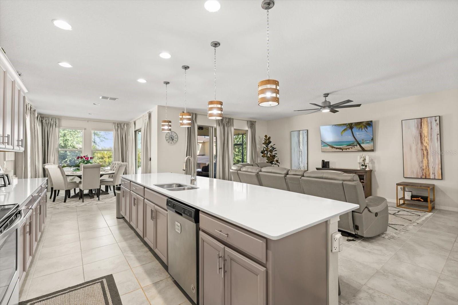 Image 15 of 43 For 889 Boxelder Avenue