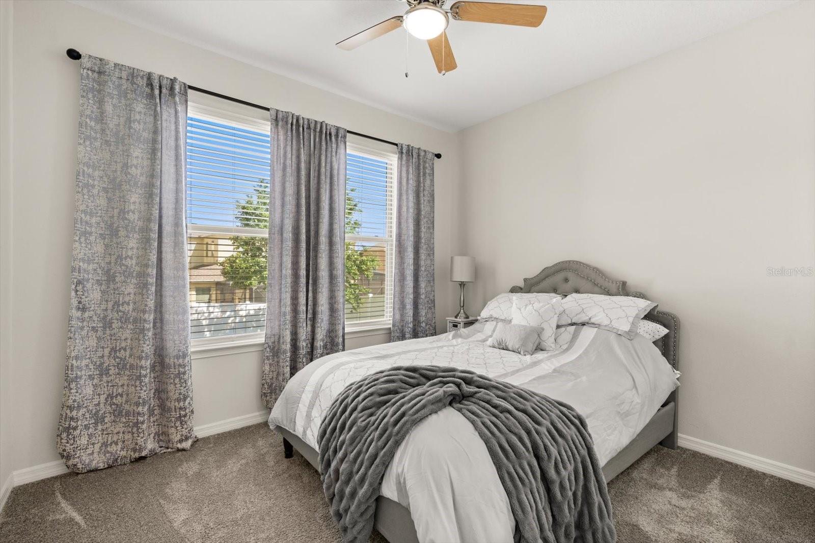 Image 18 of 43 For 889 Boxelder Avenue