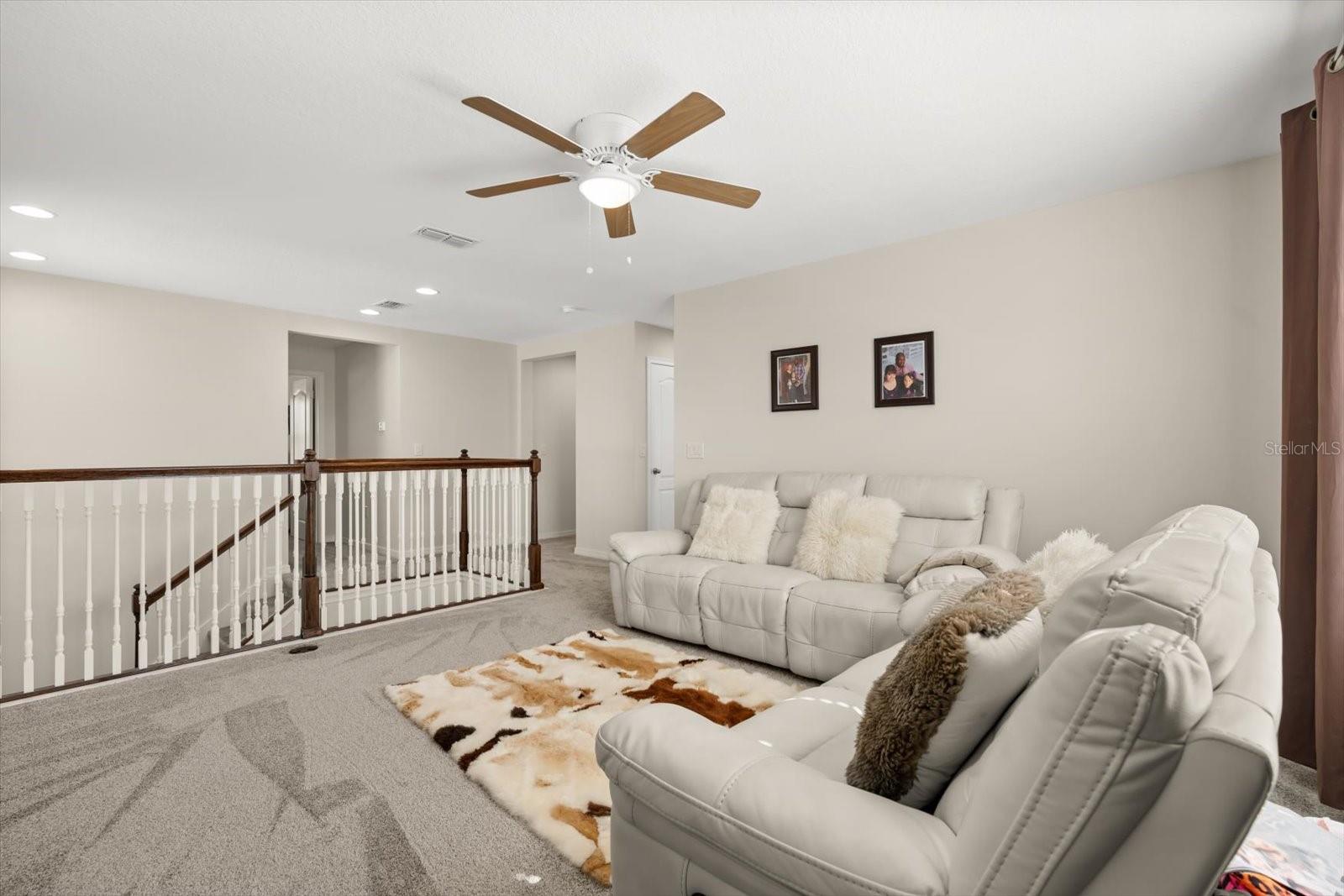 Image 22 of 43 For 889 Boxelder Avenue