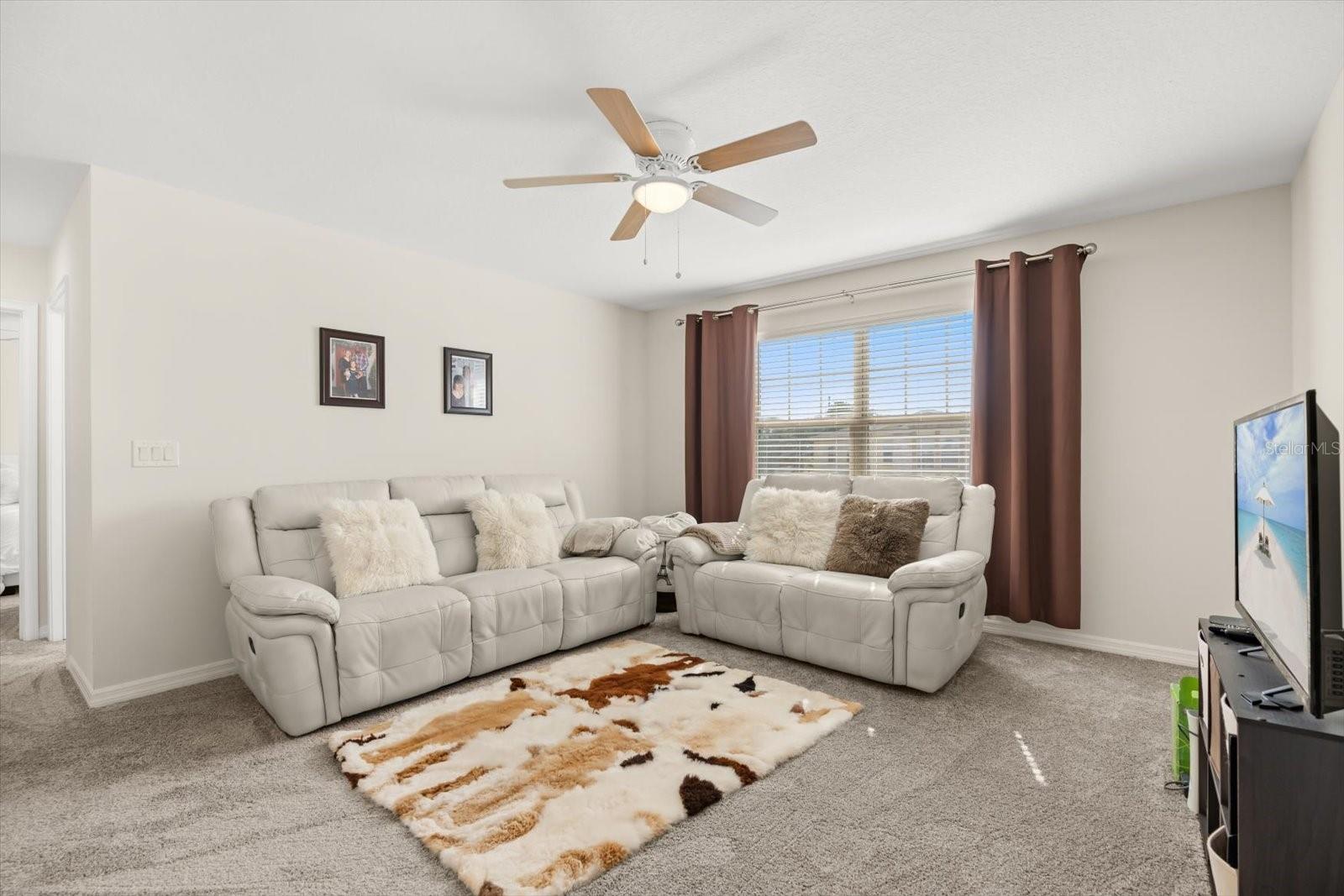 Image 23 of 43 For 889 Boxelder Avenue