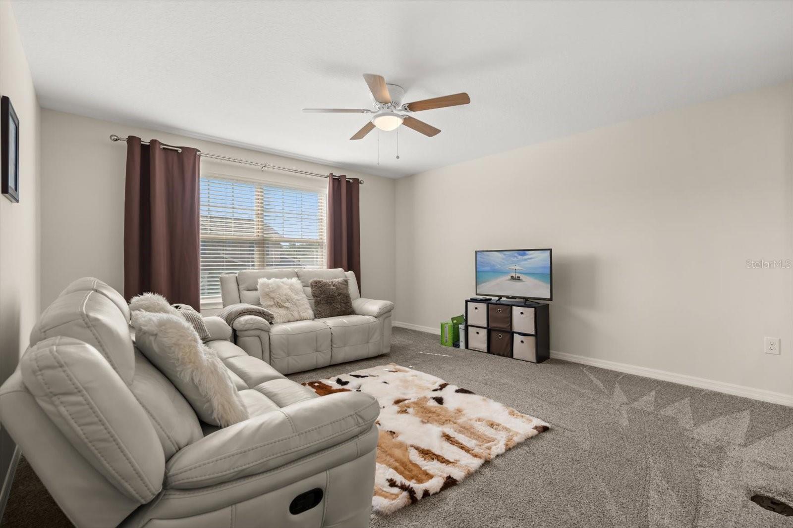 Image 24 of 43 For 889 Boxelder Avenue
