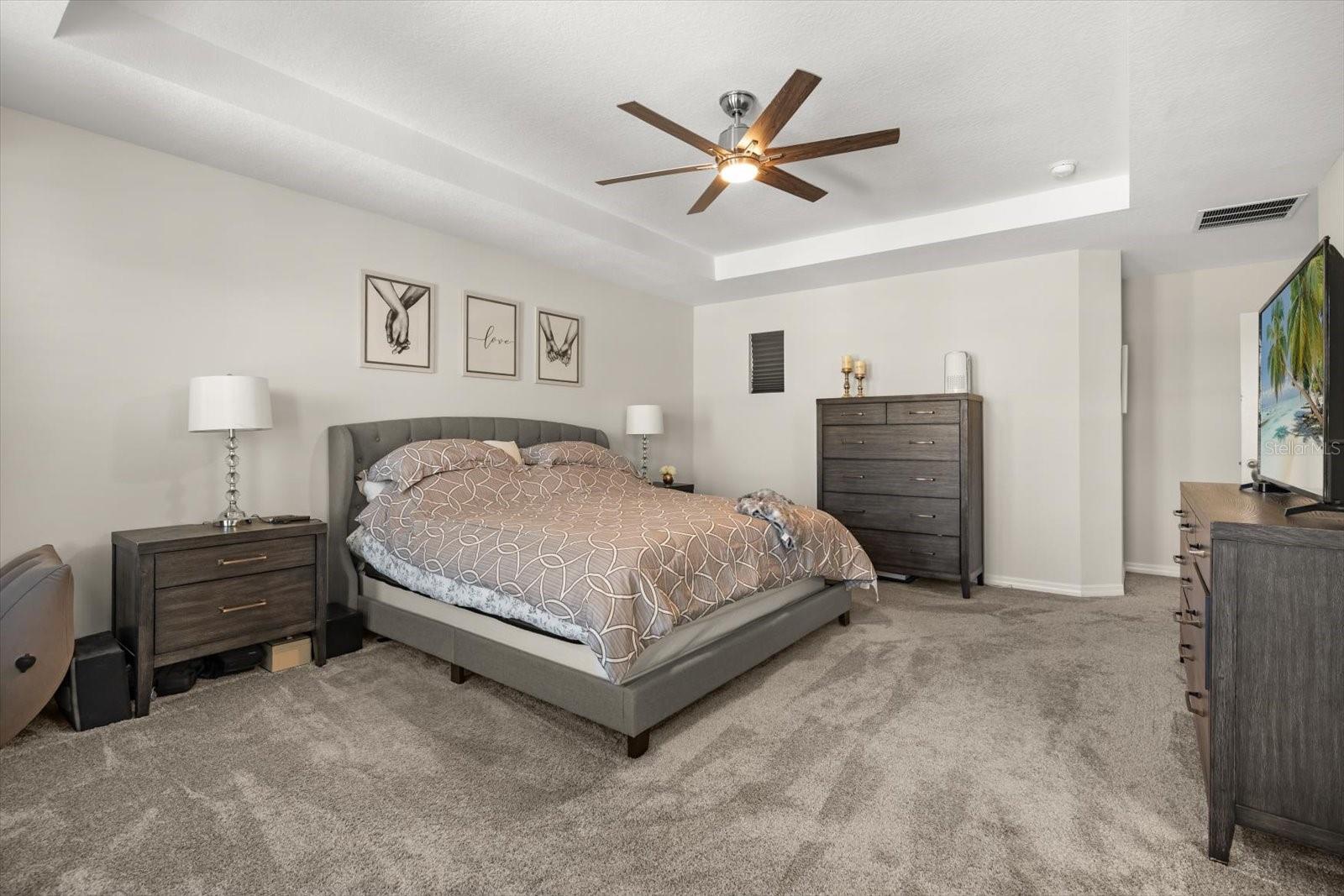 Image 26 of 43 For 889 Boxelder Avenue
