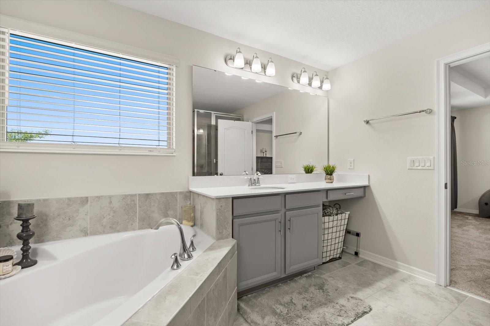 Image 28 of 43 For 889 Boxelder Avenue