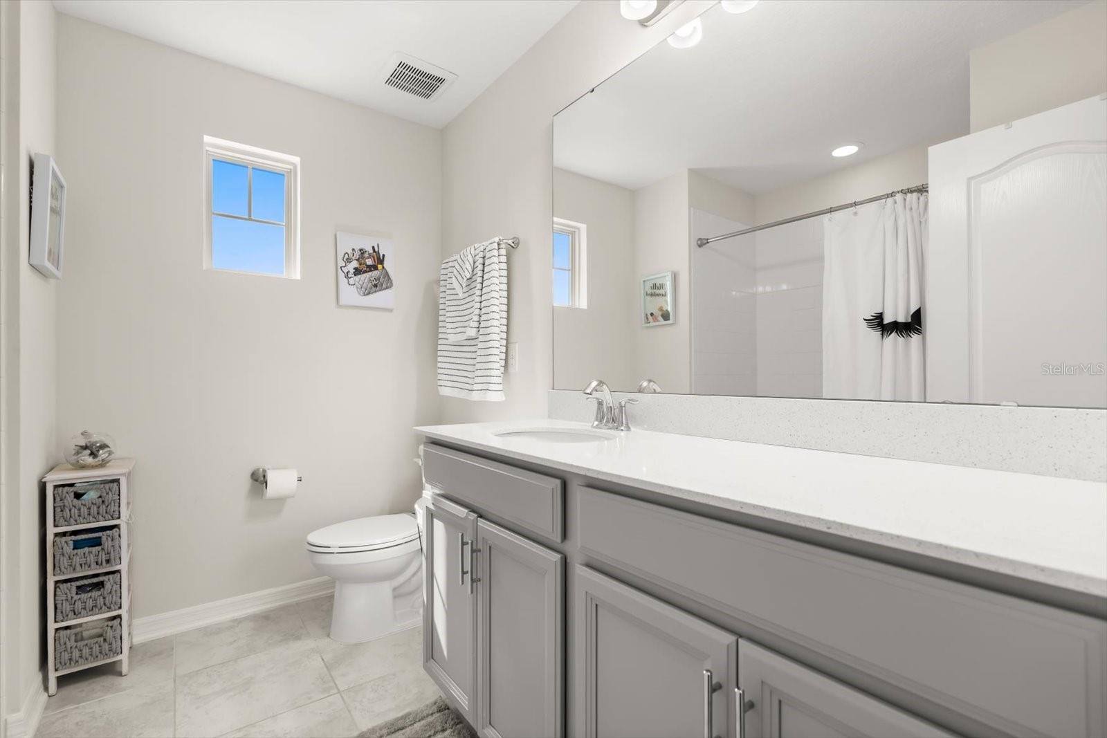 Image 33 of 43 For 889 Boxelder Avenue