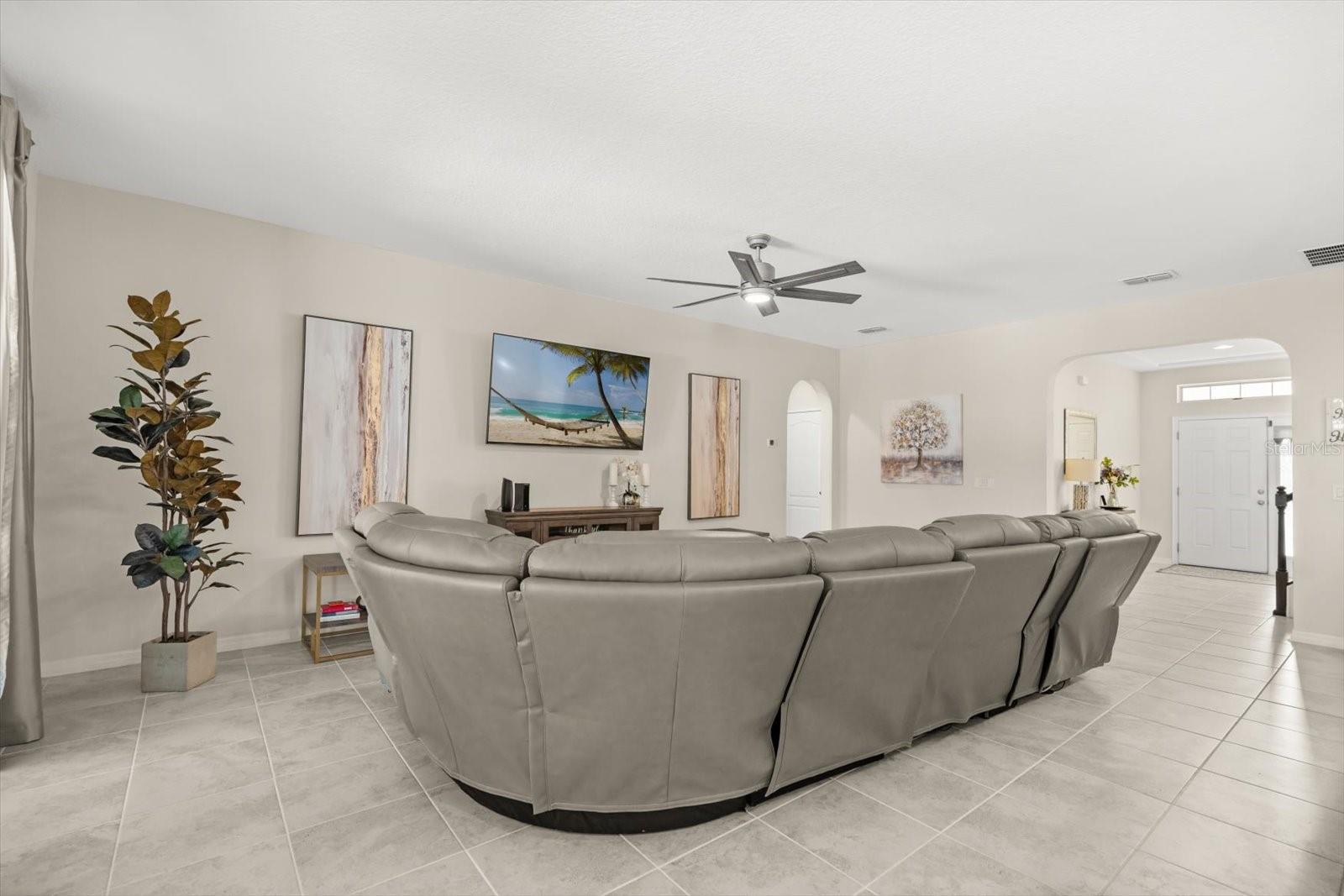 Image 9 of 43 For 889 Boxelder Avenue