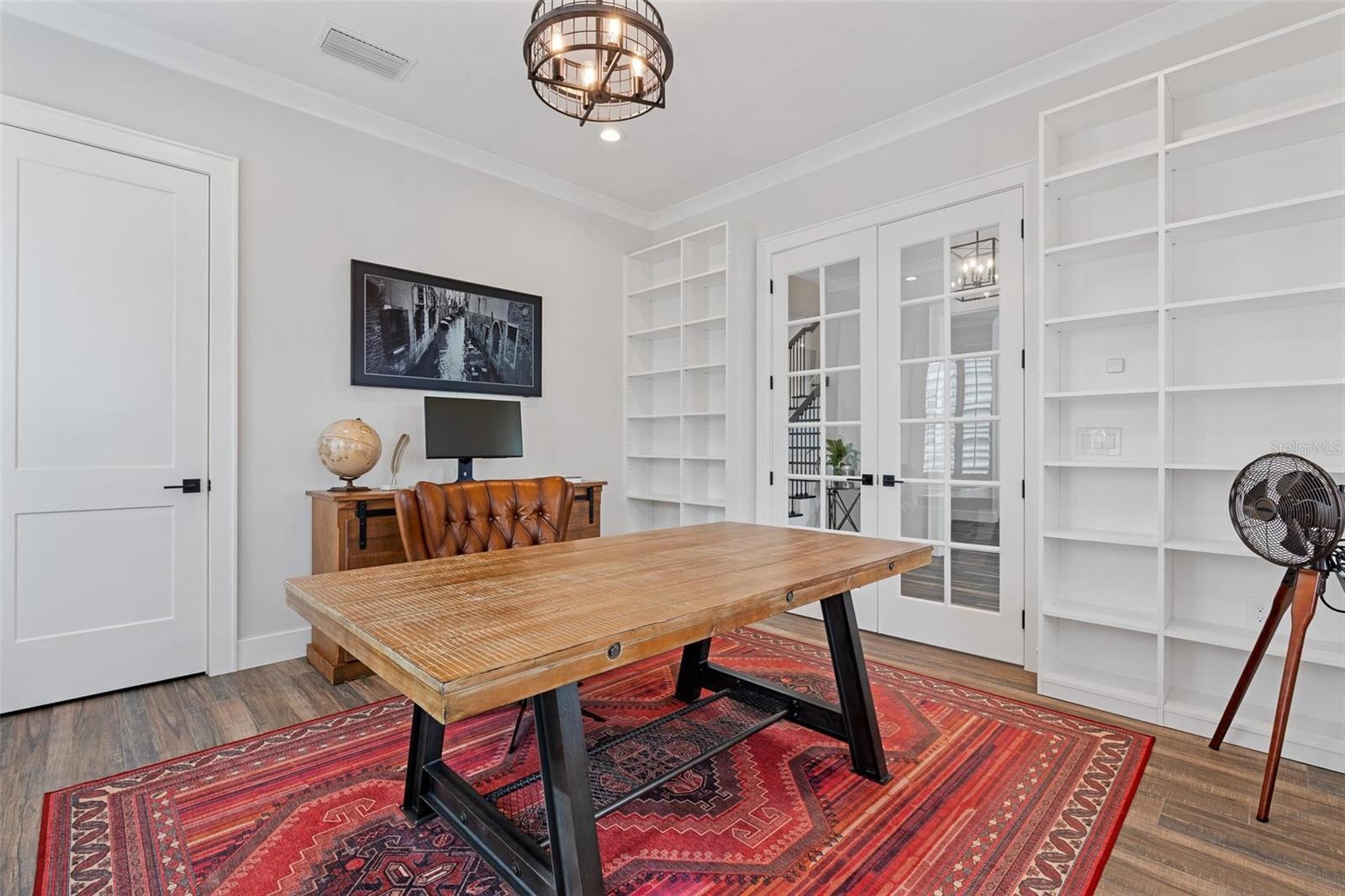 Image 18 of 72 For 907 Celadon Street
