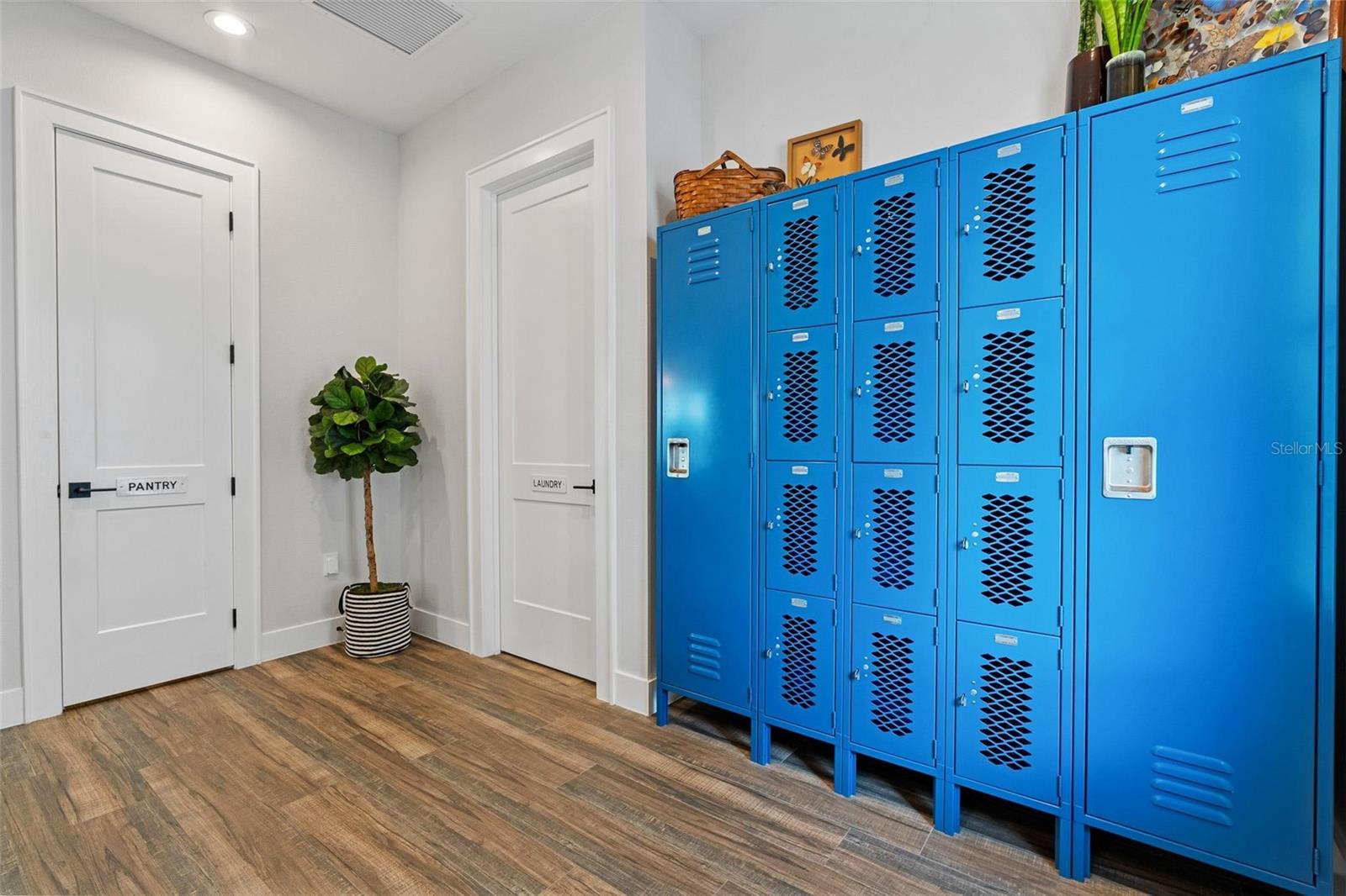 Image 30 of 72 For 907 Celadon Street