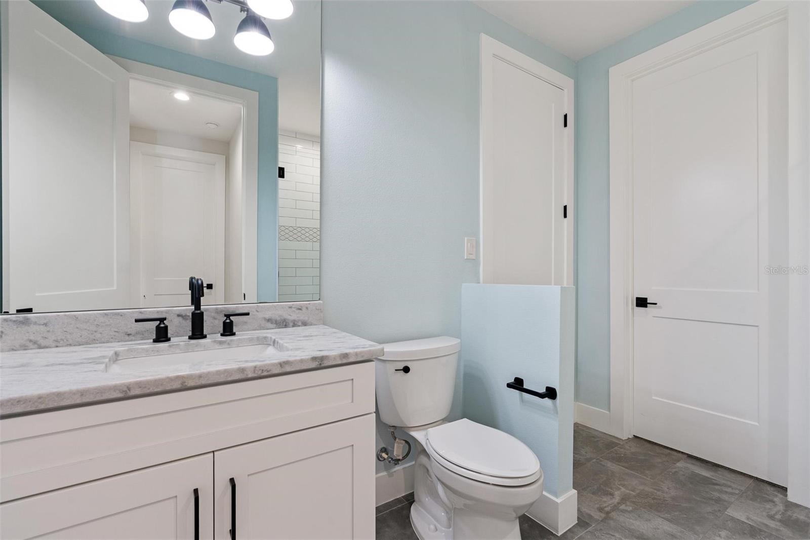 Image 37 of 72 For 907 Celadon Street