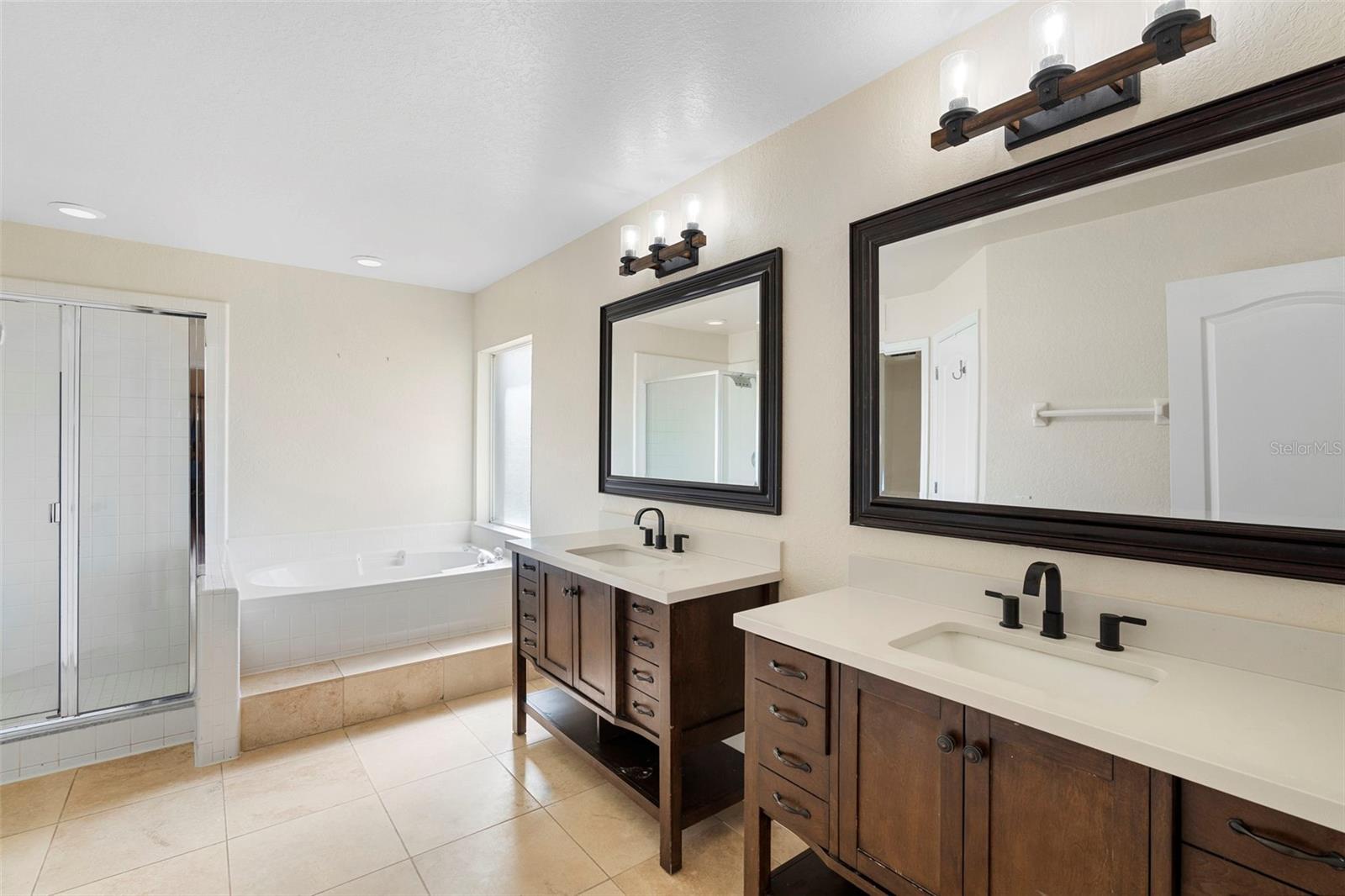 Image 17 of 41 For 3904 Woodsfield Court