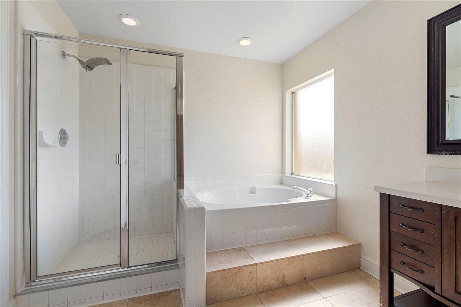 Image 18 of 41 For 3904 Woodsfield Court