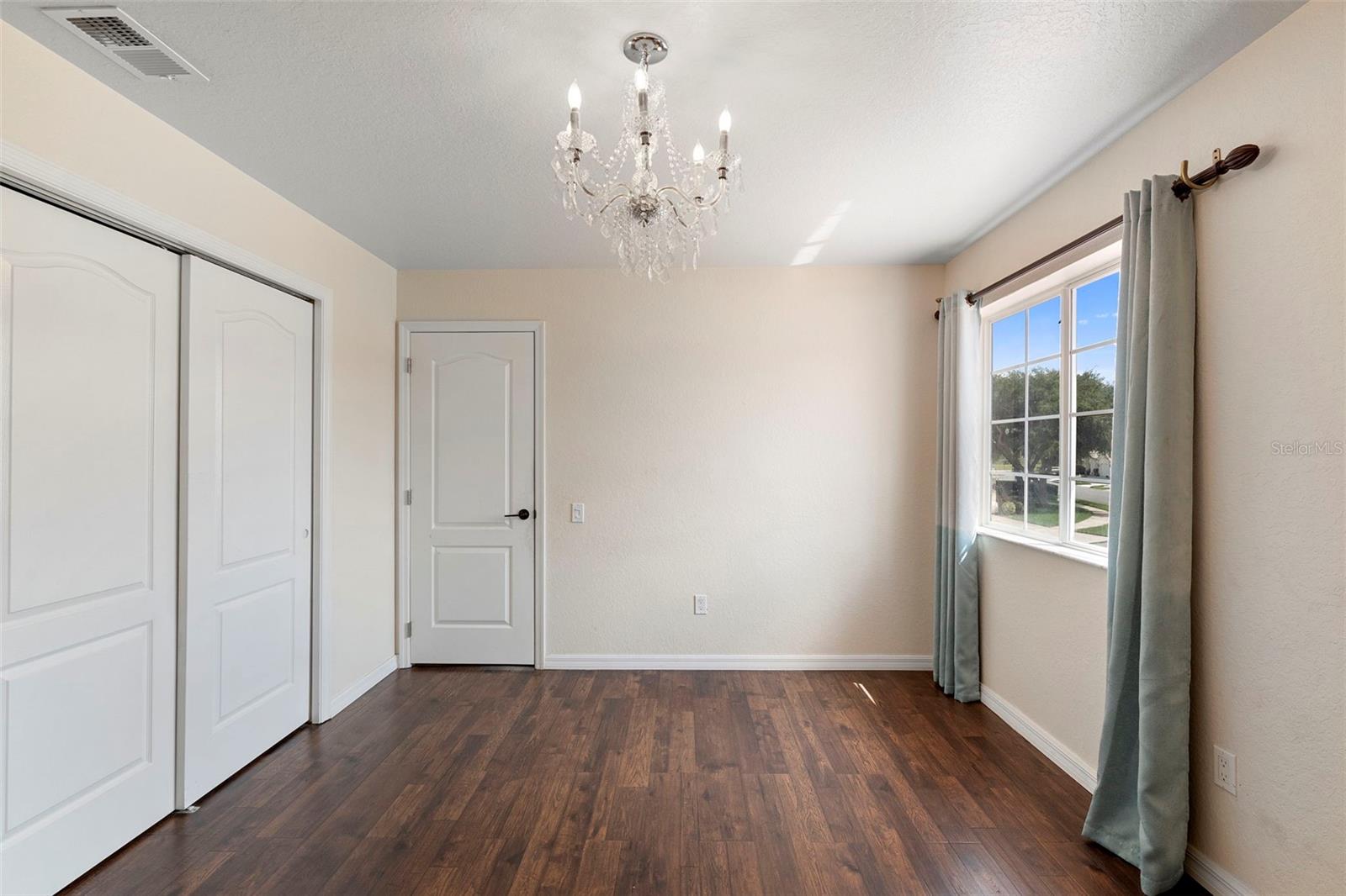Image 21 of 41 For 3904 Woodsfield Court
