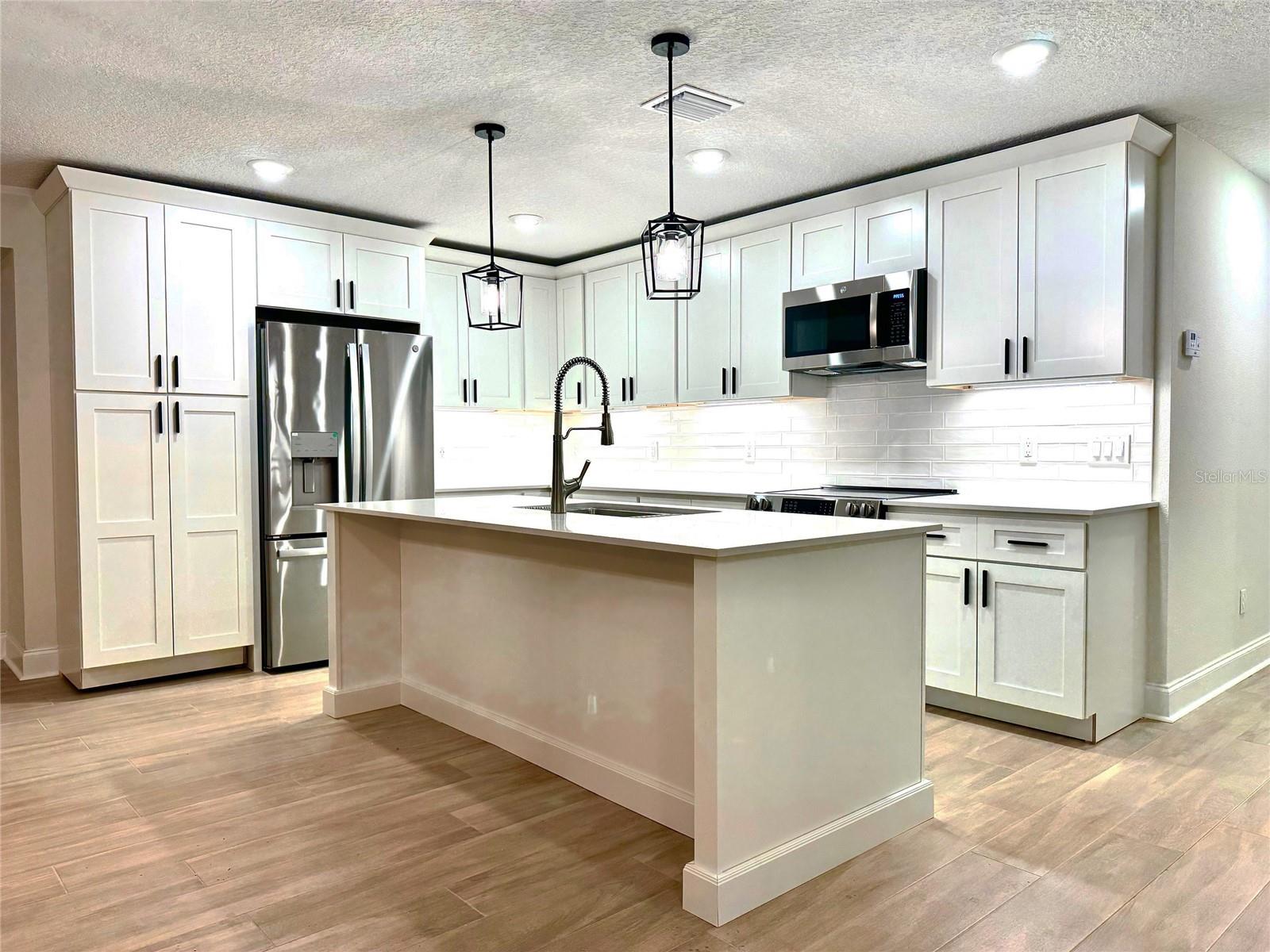 Image 4 of 6 For 8825 Larwin Lane