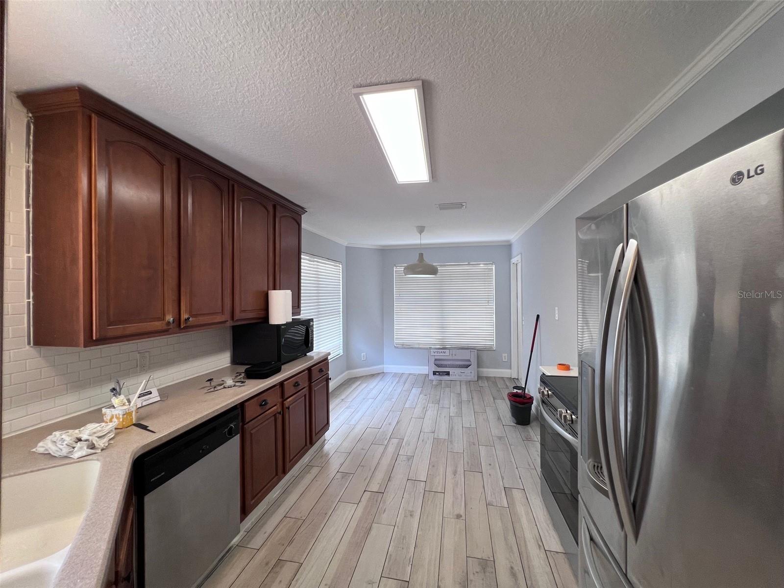 Image 10 of 30 For 10027 Creekwater Boulevard
