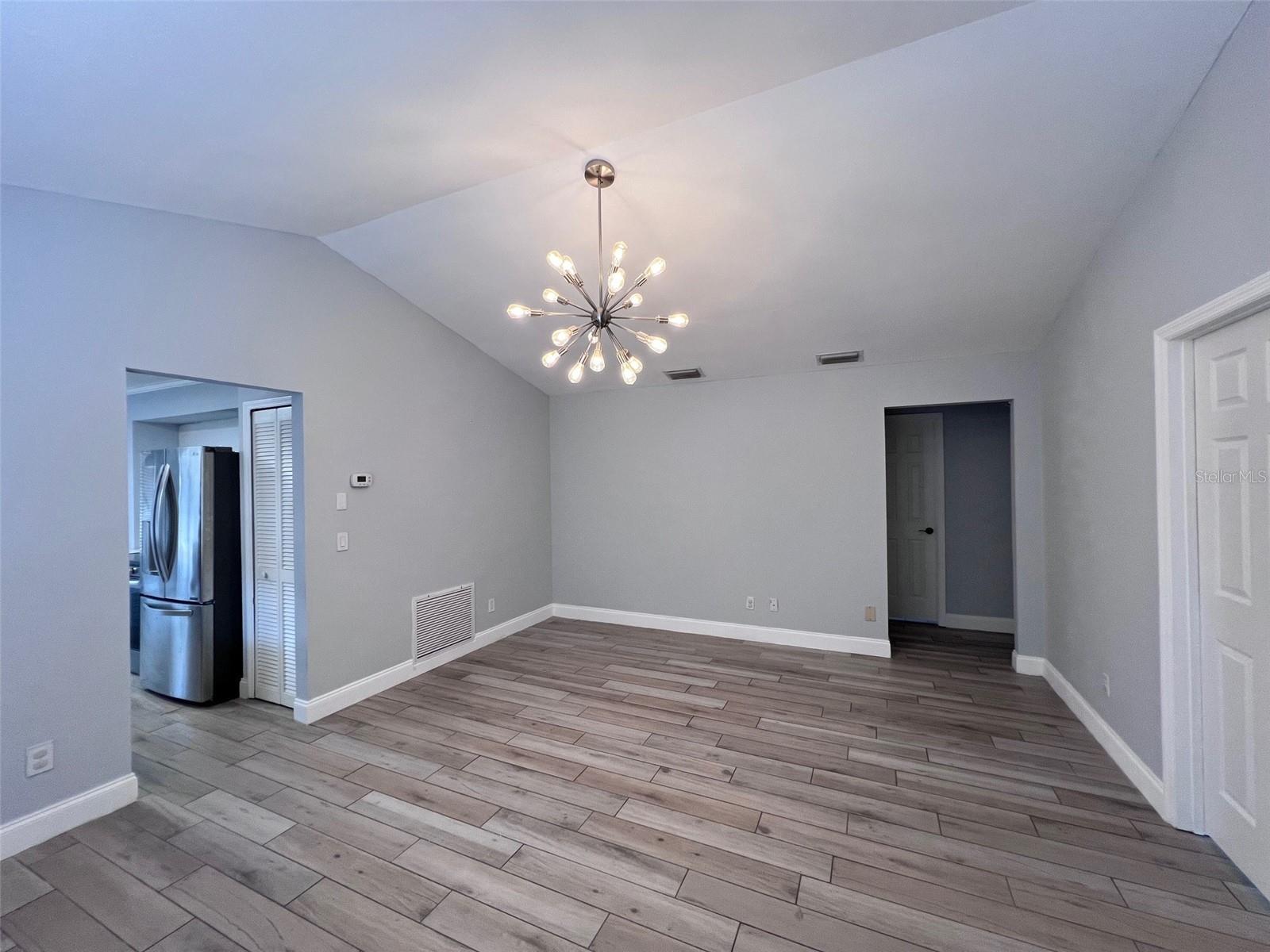 Image 12 of 30 For 10027 Creekwater Boulevard