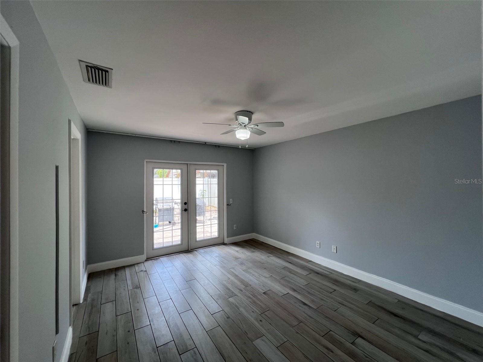 Image 15 of 30 For 10027 Creekwater Boulevard