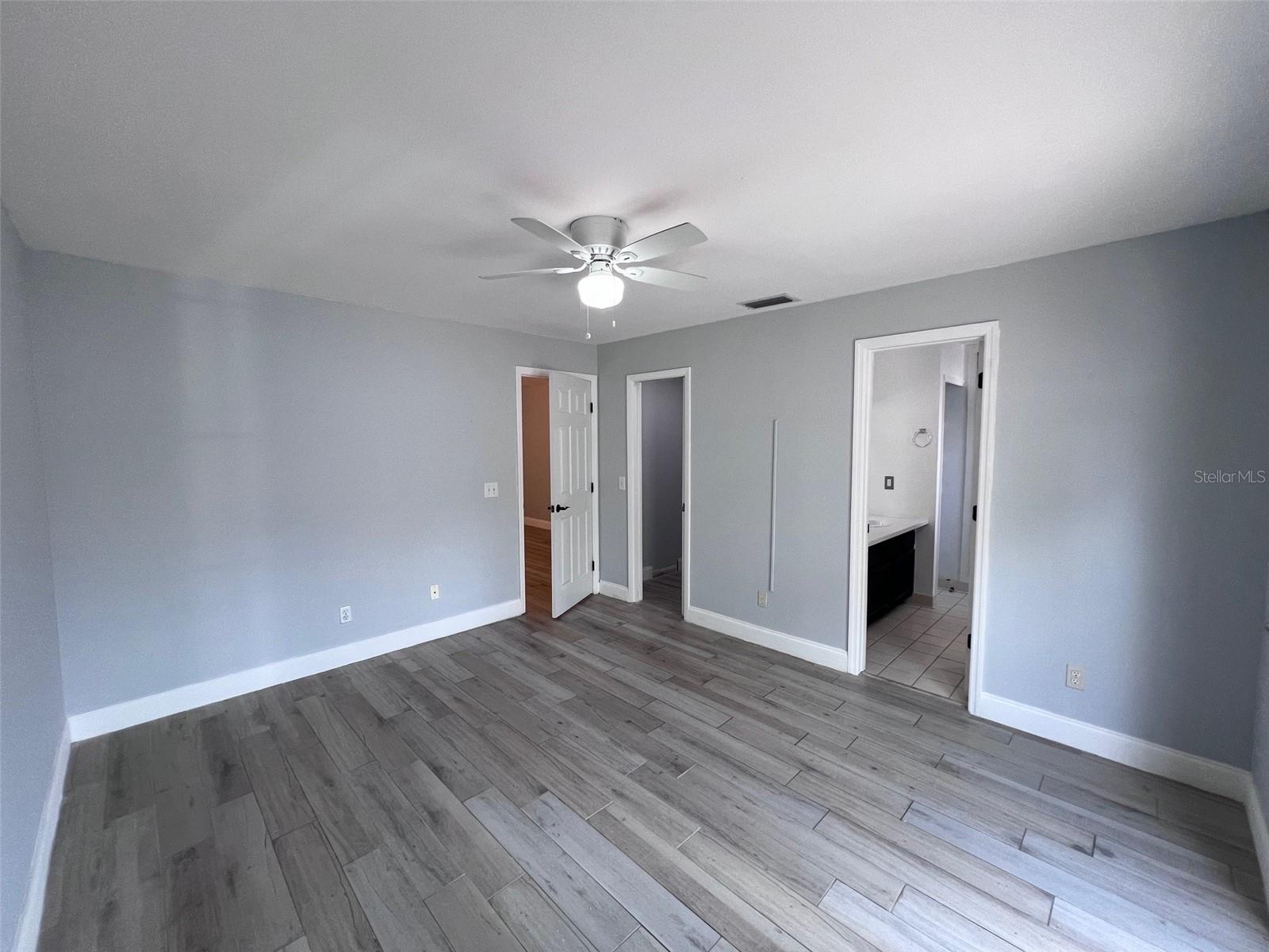 Image 16 of 30 For 10027 Creekwater Boulevard