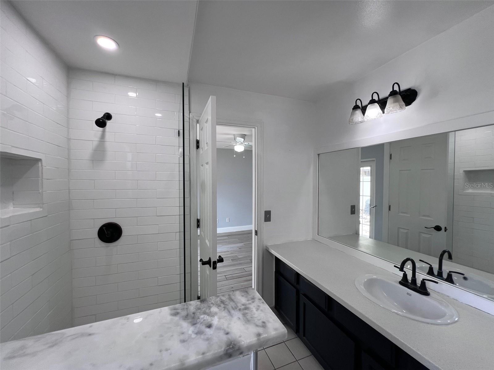 Image 18 of 30 For 10027 Creekwater Boulevard