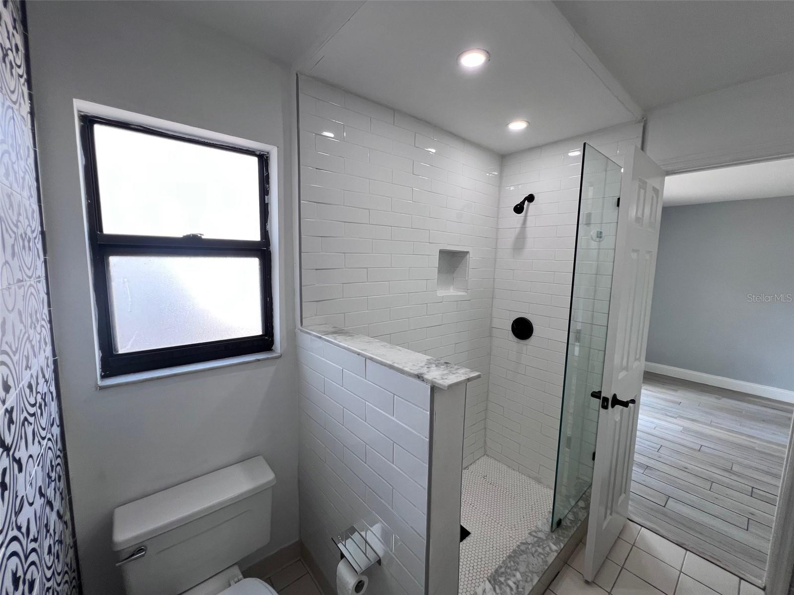 Image 19 of 30 For 10027 Creekwater Boulevard