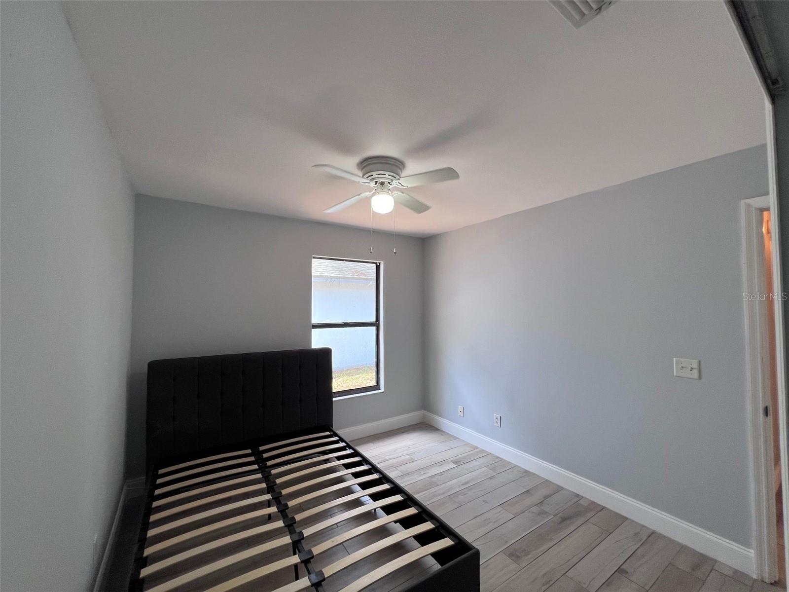 Image 21 of 30 For 10027 Creekwater Boulevard