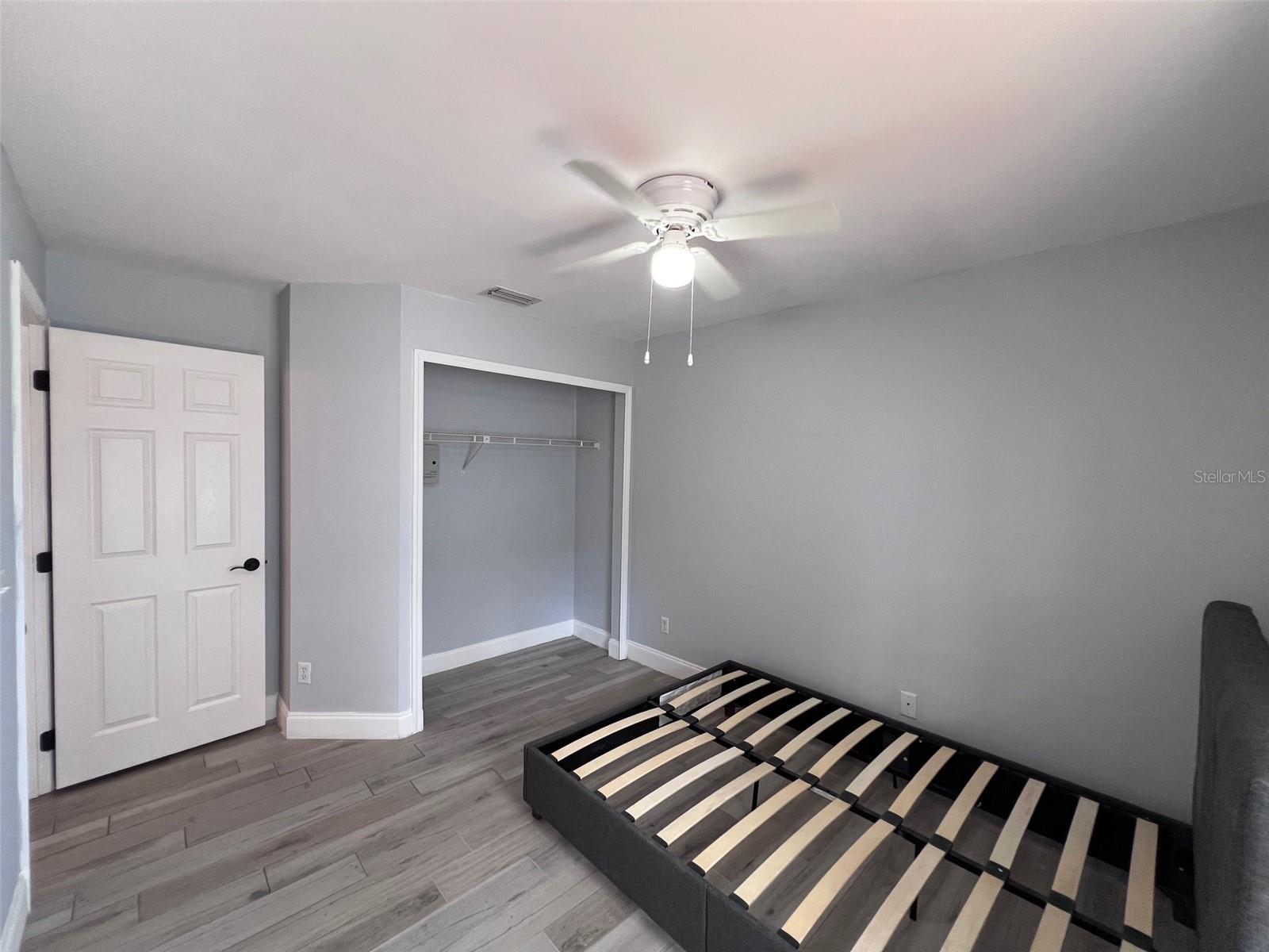 Image 22 of 30 For 10027 Creekwater Boulevard