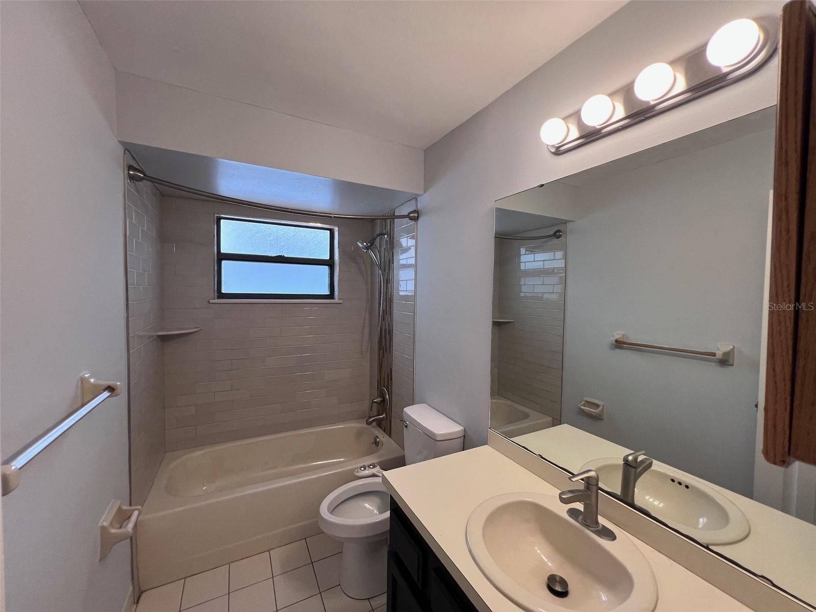 Image 23 of 30 For 10027 Creekwater Boulevard