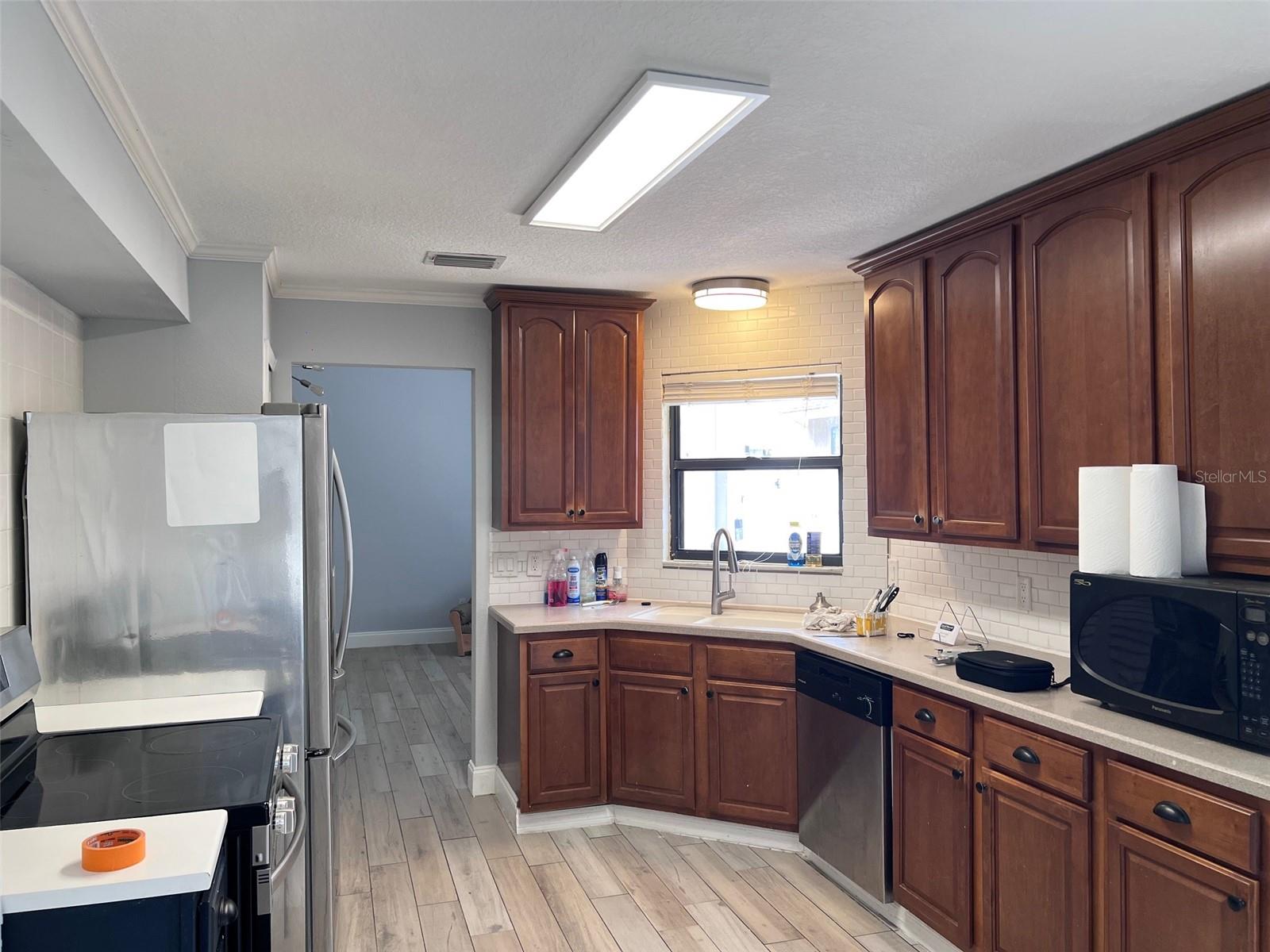 Image 5 of 30 For 10027 Creekwater Boulevard