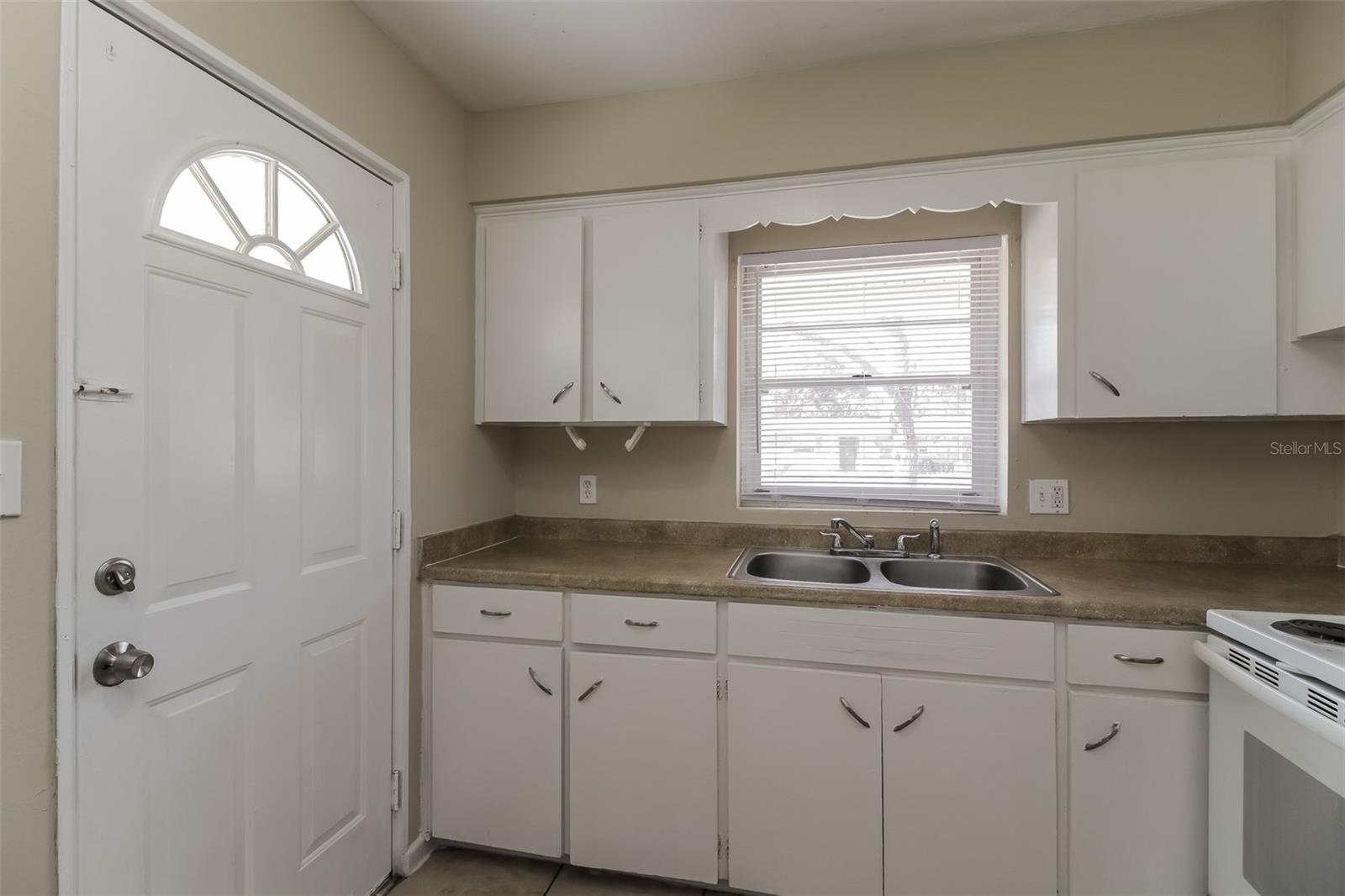 Image 6 of 15 For 4111 Robbins Avenue