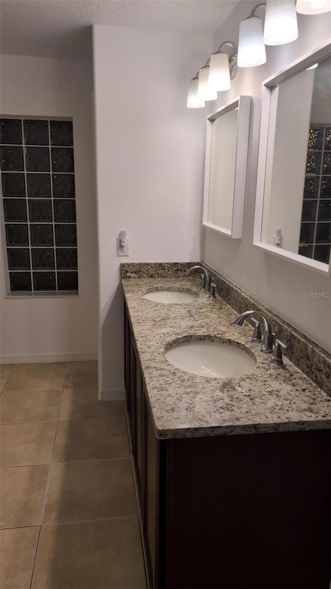 Image 7 of 25 For 4920 Lake Cove Boulevard