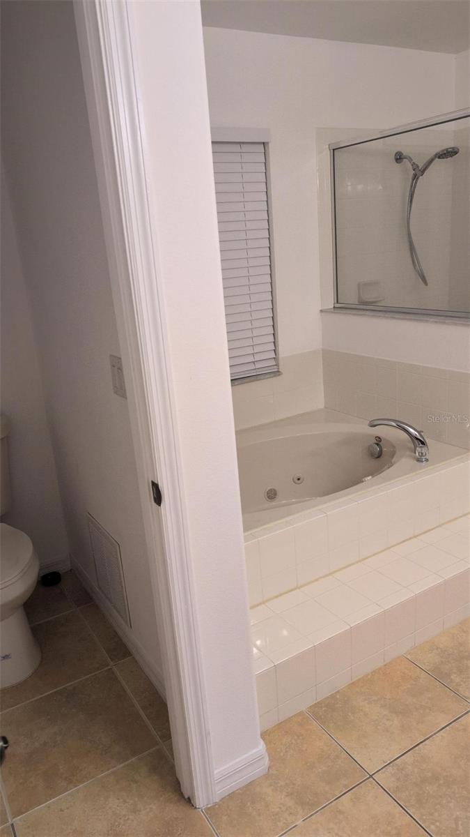 Image 8 of 25 For 4920 Lake Cove Boulevard