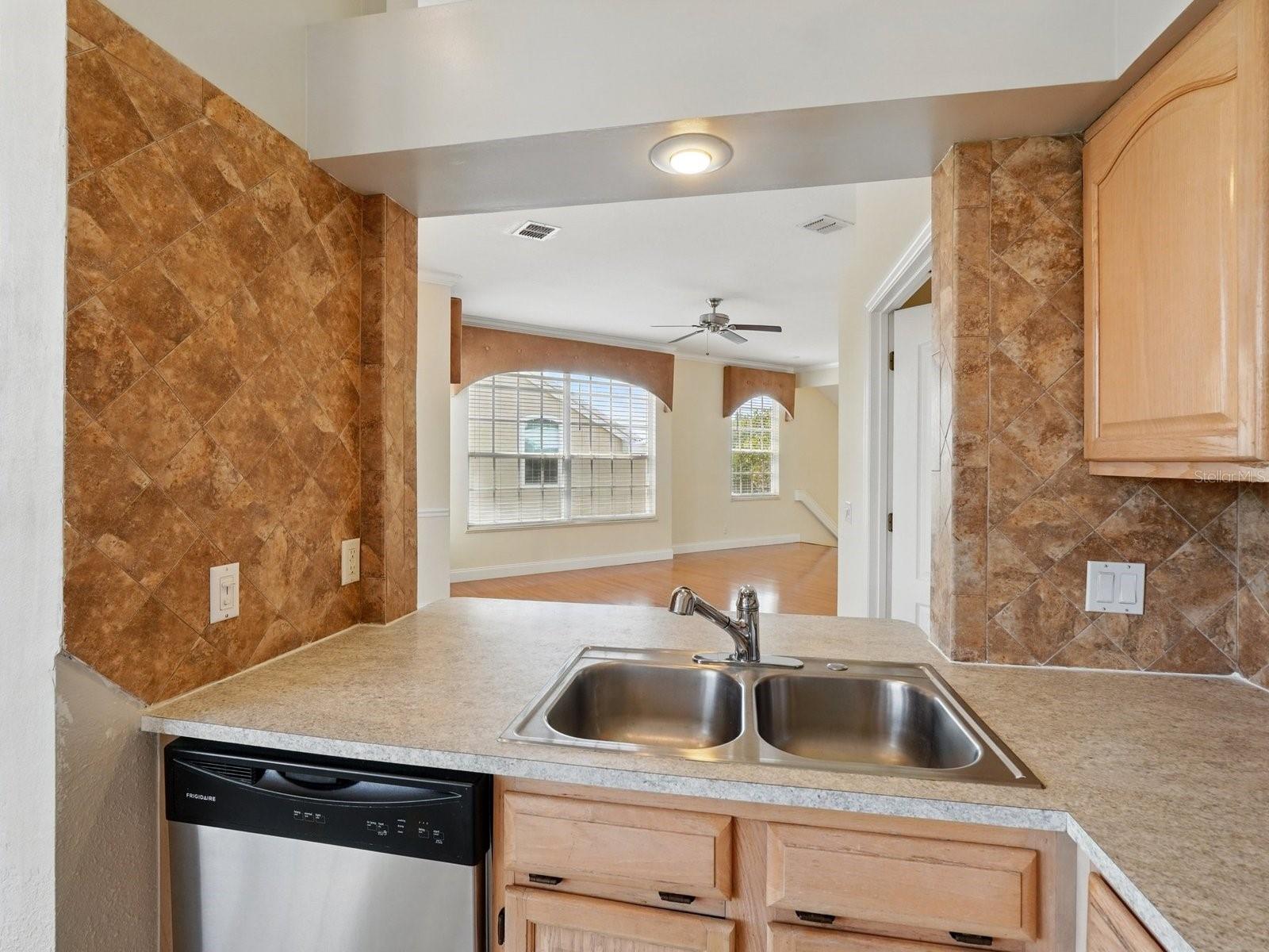 Image 11 of 41 For 7021 Della Drive 51