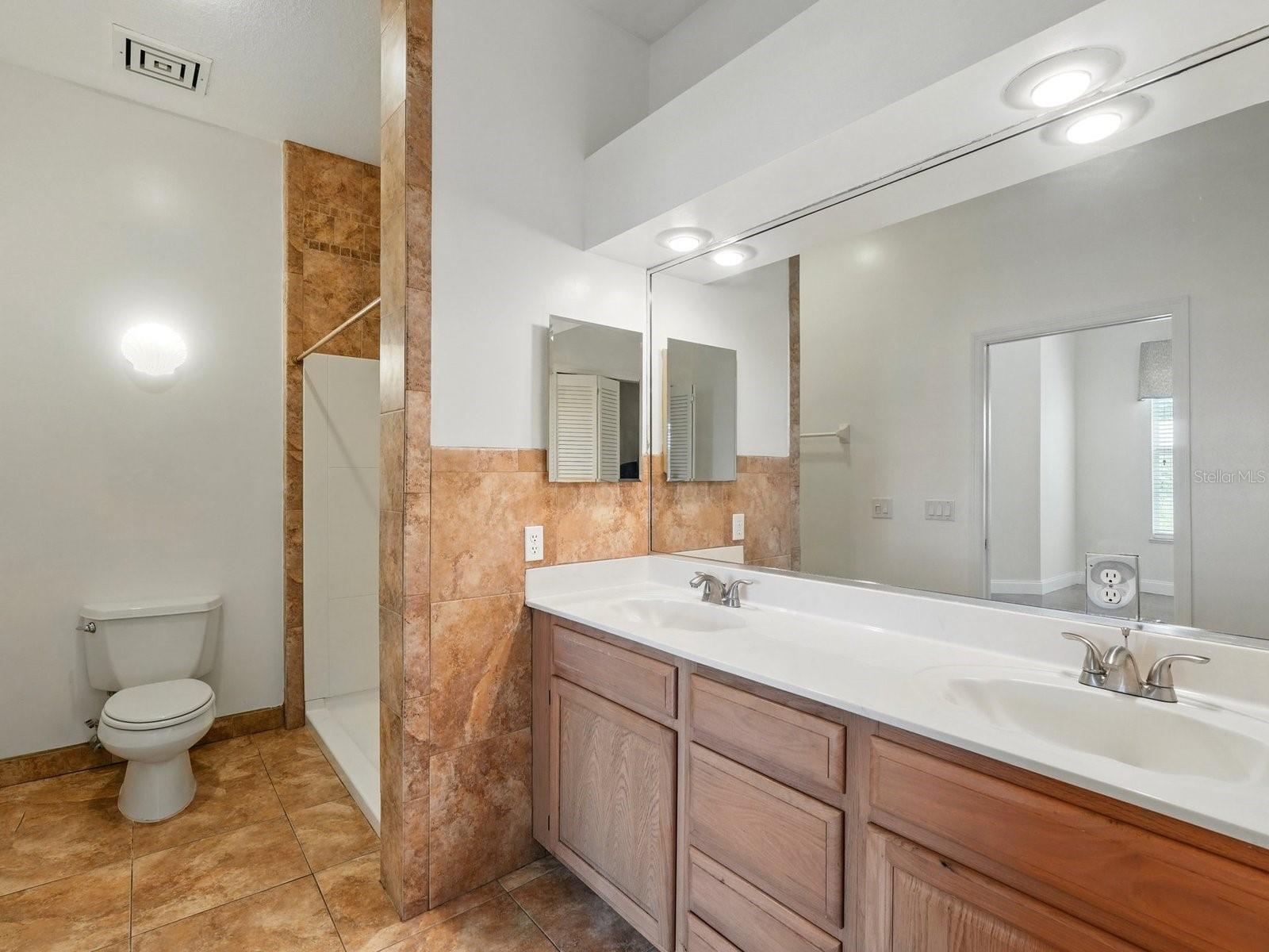 Image 15 of 41 For 7021 Della Drive 51