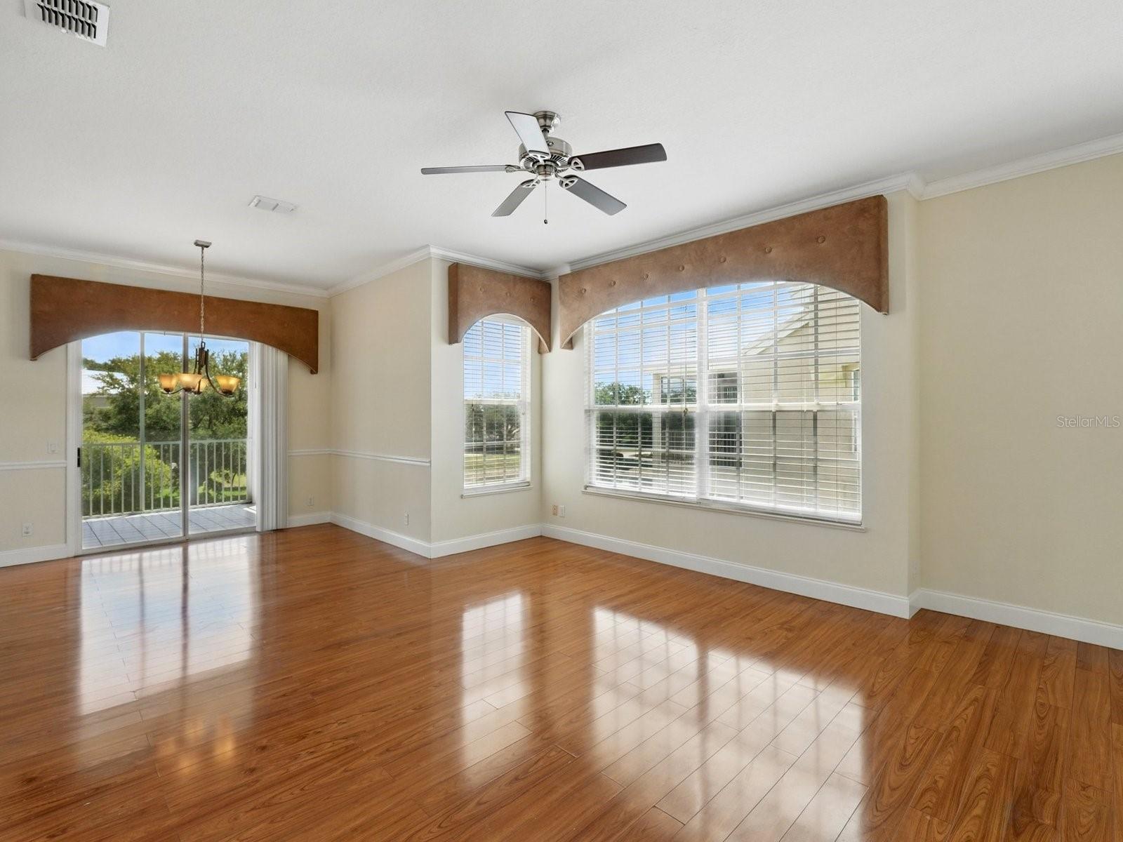 Image 5 of 41 For 7021 Della Drive 51