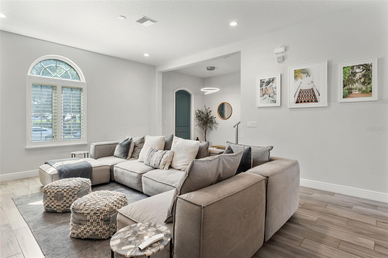 Image 3 of 31 For 8848 Bismarck Palm Drive