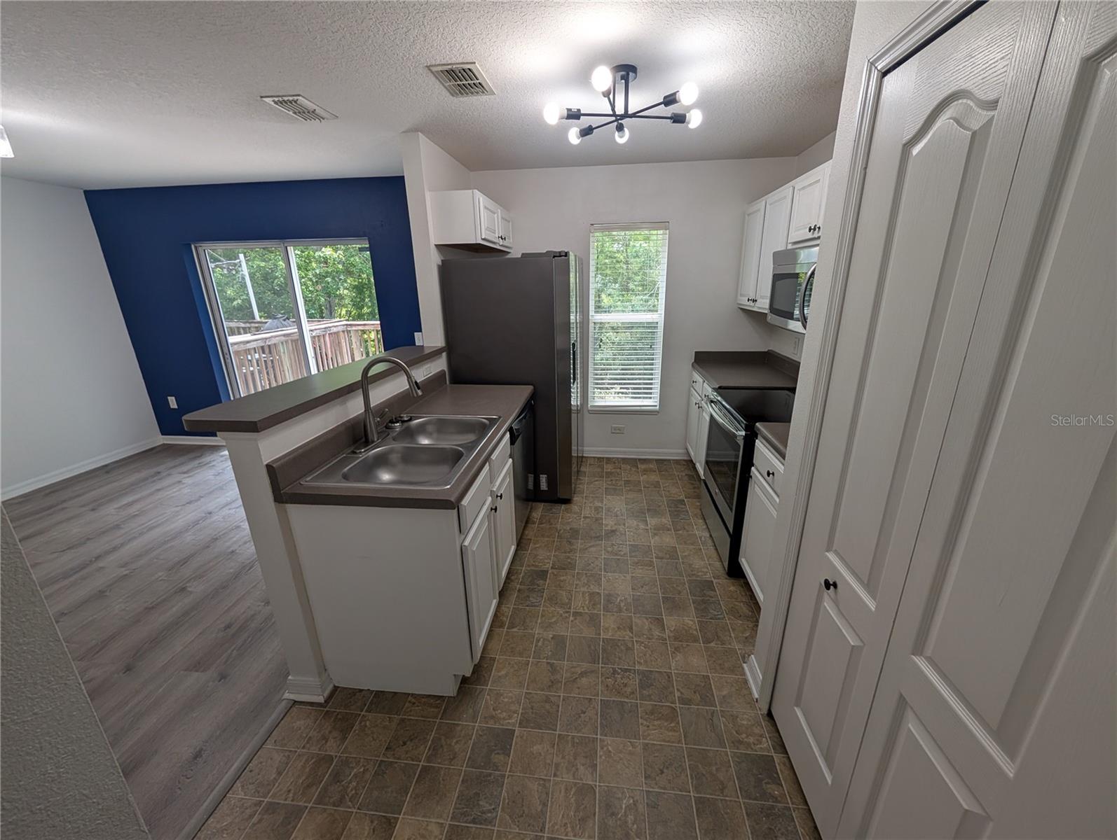 Image 9 of 26 For 4547 Ashburn Square Drive