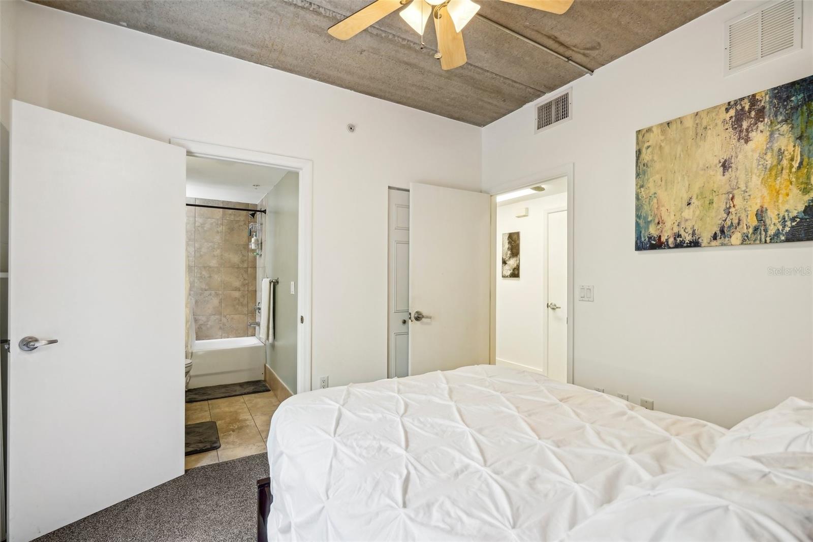 Image 17 of 27 For 2515 35th Place 211
