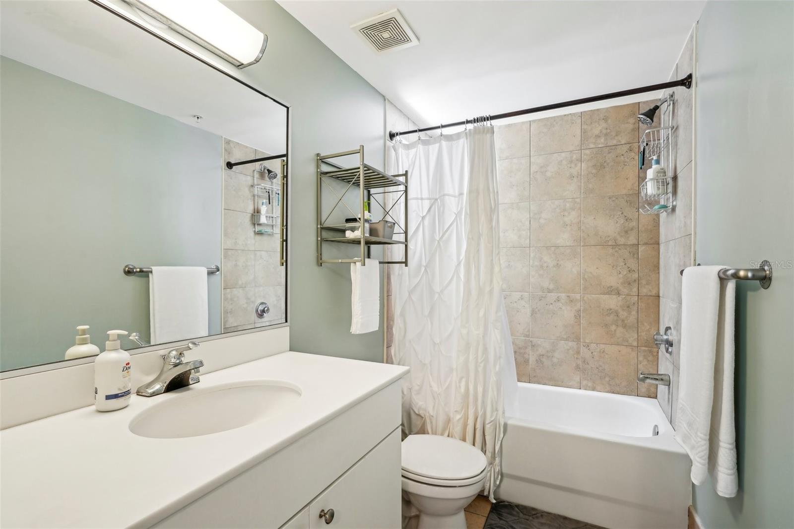 Image 18 of 27 For 2515 35th Place 211
