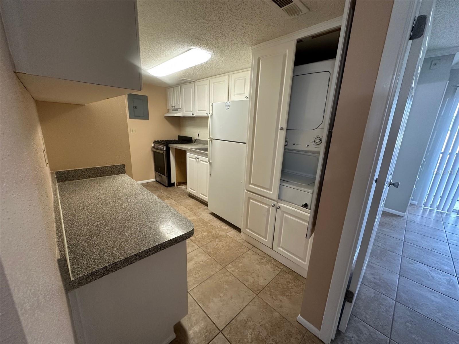 Image 5 of 10 For 115 Oyster Bay Circle 200