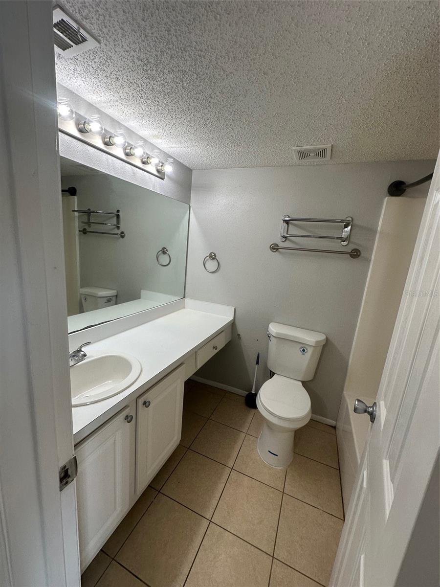 Image 7 of 10 For 115 Oyster Bay Circle 200