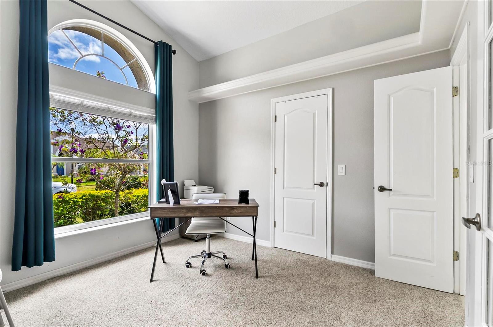 Image 17 of 41 For 633 Lakehaven Circle
